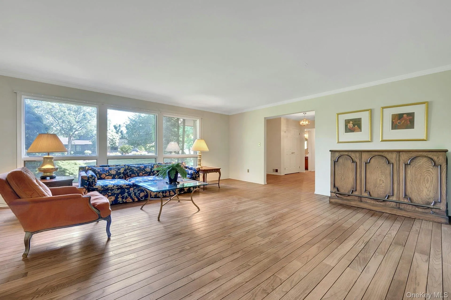Alternate view showcasing the oversized windows. Alternate view showcasing the oversized windows.