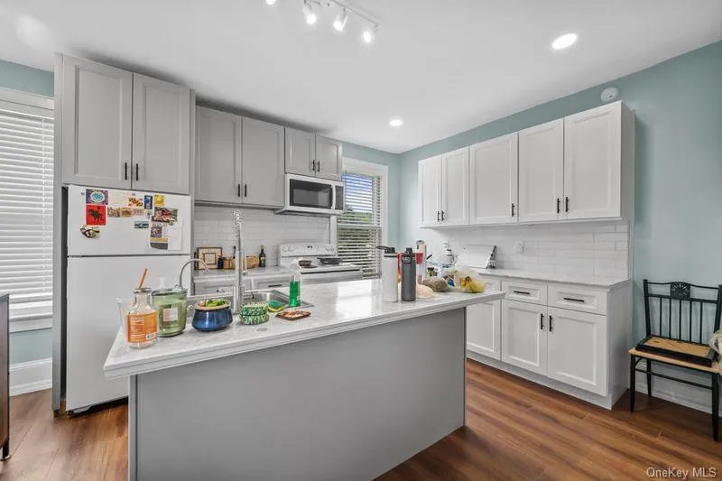 29 Dale Avenue, Ossining, NY, 1 Bedroom Bedrooms, 4 Rooms Rooms,1 BathroomBathrooms,Residential Lease,For Rent,Dale,0,1008715 29 Dale Avenue, Ossining, NY, 1 Bedroom Bedrooms, 4 Rooms Rooms,1 BathroomBathrooms,Residential Lease,For Rent,Dale,0,1008715