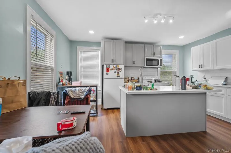 29 Dale Avenue, Ossining, NY, 1 Bedroom Bedrooms, 4 Rooms Rooms,1 BathroomBathrooms,Residential Lease,For Rent,Dale,0,1008715 29 Dale Avenue, Ossining, NY, 1 Bedroom Bedrooms, 4 Rooms Rooms,1 BathroomBathrooms,Residential Lease,For Rent,Dale,0,1008715