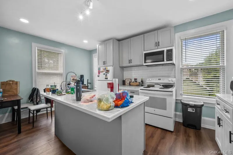 29 Dale Avenue, Ossining, NY, 1 Bedroom Bedrooms, 4 Rooms Rooms,1 BathroomBathrooms,Residential Lease,For Rent,Dale,0,1008715 29 Dale Avenue, Ossining, NY, 1 Bedroom Bedrooms, 4 Rooms Rooms,1 BathroomBathrooms,Residential Lease,For Rent,Dale,0,1008715