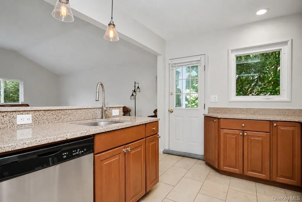 7 Tudor Place, Greenburgh, NY, 4 Bedrooms Bedrooms, 7 Rooms Rooms,1 BathroomBathrooms,Residential Lease,For Rent,Tudor,0,1008718 7 Tudor Place, Greenburgh, NY, 4 Bedrooms Bedrooms, 7 Rooms Rooms,1 BathroomBathrooms,Residential Lease,For Rent,Tudor,0,1008718