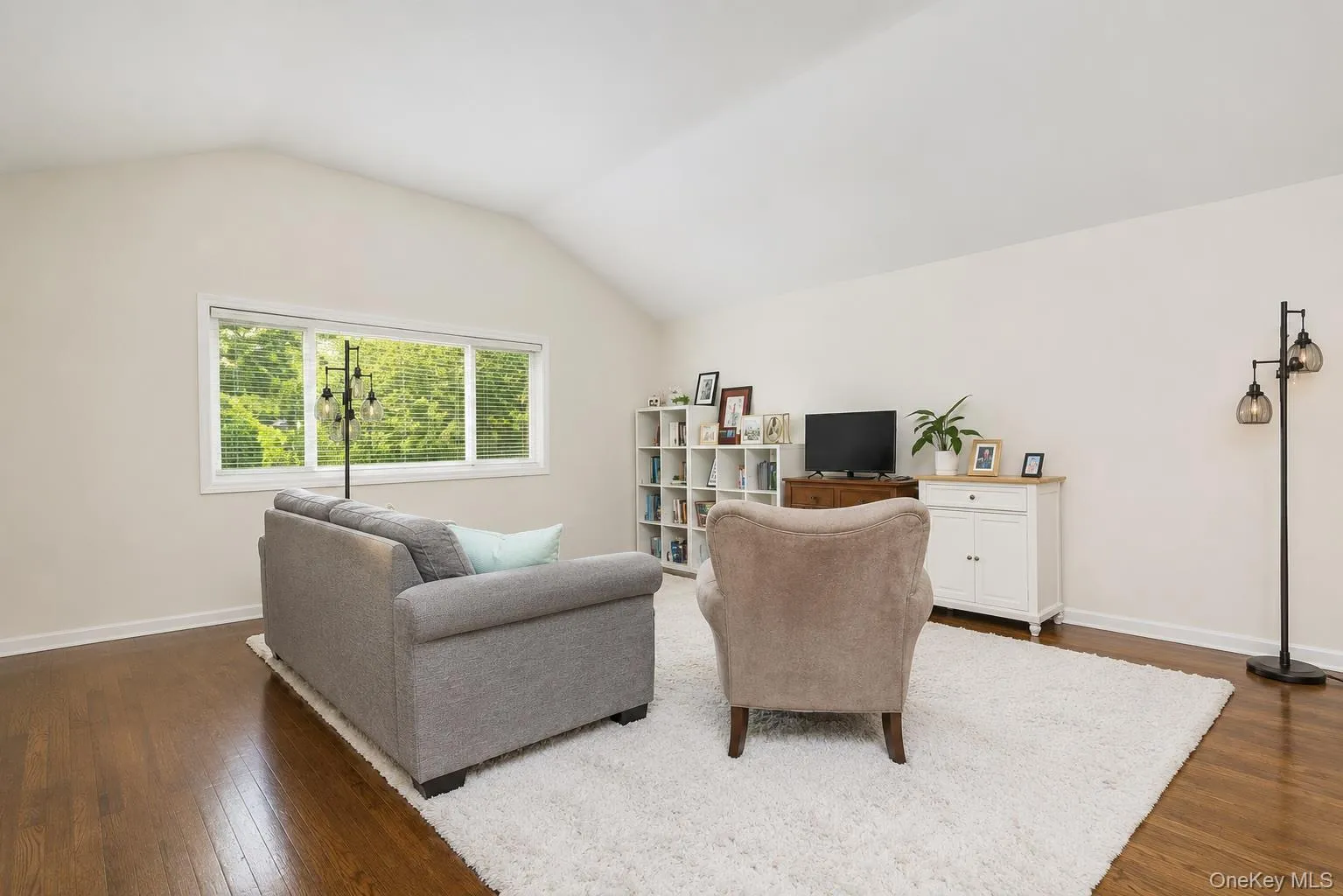 7 Tudor Place, Greenburgh, NY, 4 Bedrooms Bedrooms, 7 Rooms Rooms,1 BathroomBathrooms,Residential Lease,For Rent,Tudor,0,1008718 7 Tudor Place, Greenburgh, NY, 4 Bedrooms Bedrooms, 7 Rooms Rooms,1 BathroomBathrooms,Residential Lease,For Rent,Tudor,0,1008718