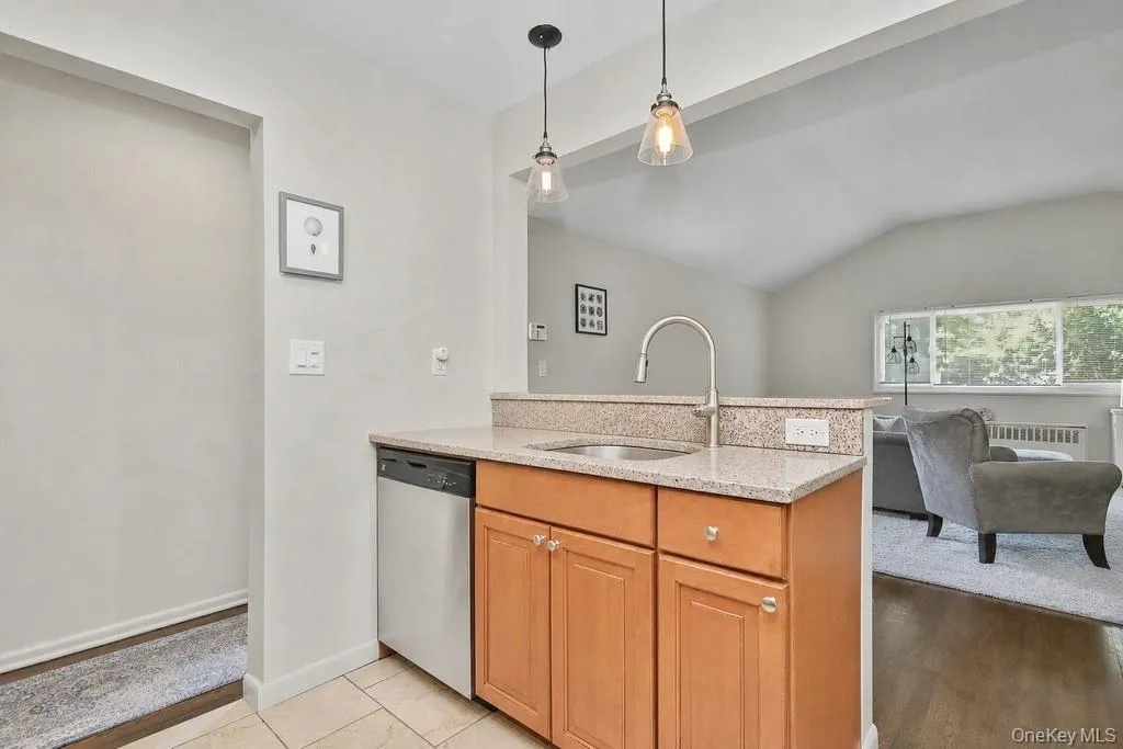 7 Tudor Place, Greenburgh, NY, 4 Bedrooms Bedrooms, 7 Rooms Rooms,1 BathroomBathrooms,Residential Lease,For Rent,Tudor,0,1008718 7 Tudor Place, Greenburgh, NY, 4 Bedrooms Bedrooms, 7 Rooms Rooms,1 BathroomBathrooms,Residential Lease,For Rent,Tudor,0,1008718