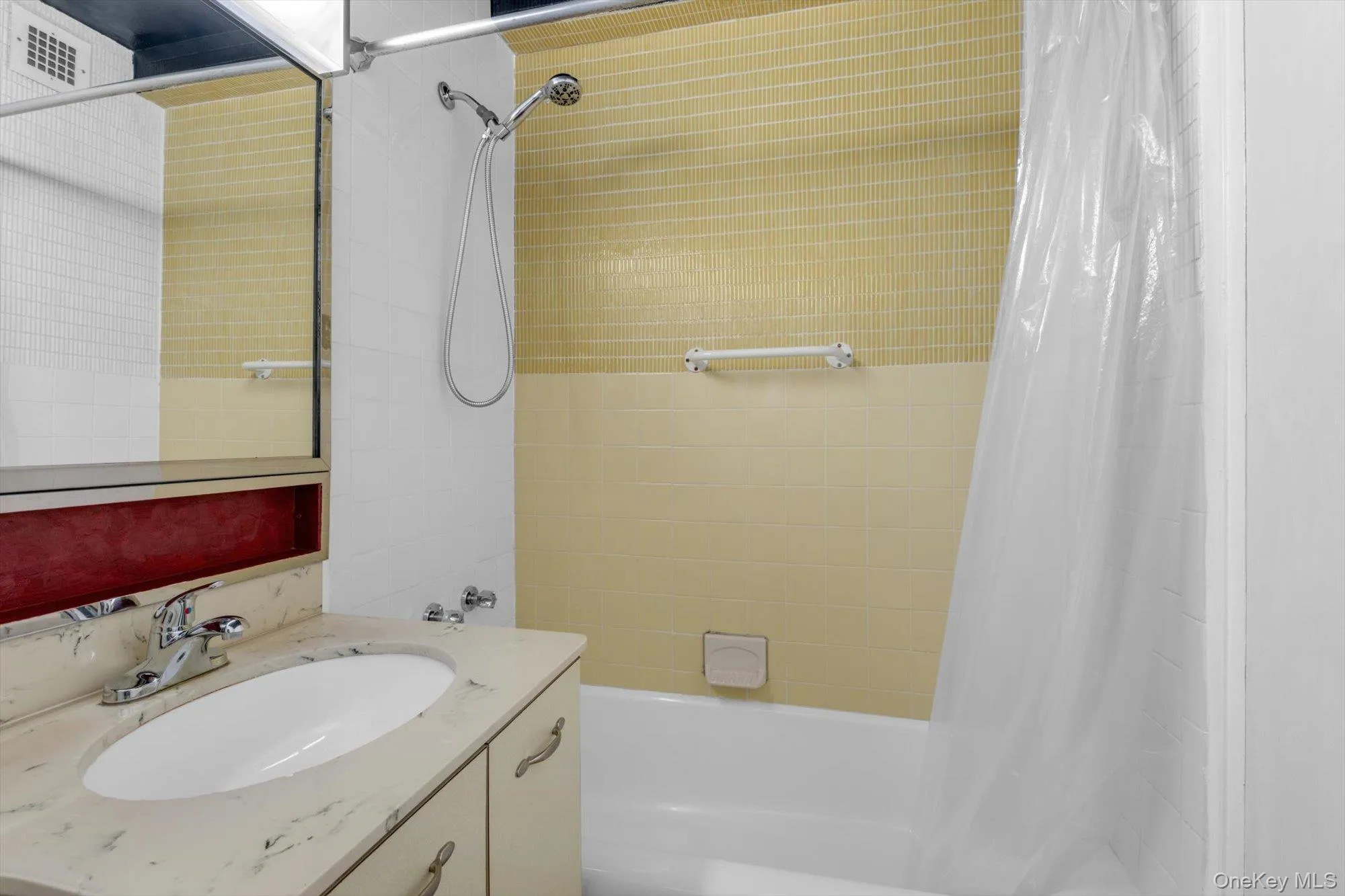 61-20 Grand Central Parkway, New York, NY, 1 Bedroom Bedrooms, 3 Rooms Rooms,1 BathroomBathrooms,Residential,For Rent,Grand Central,0,1008719 61-20 Grand Central Parkway, New York, NY, 1 Bedroom Bedrooms, 3 Rooms Rooms,1 BathroomBathrooms,Residential,For Rent,Grand Central,0,1008719