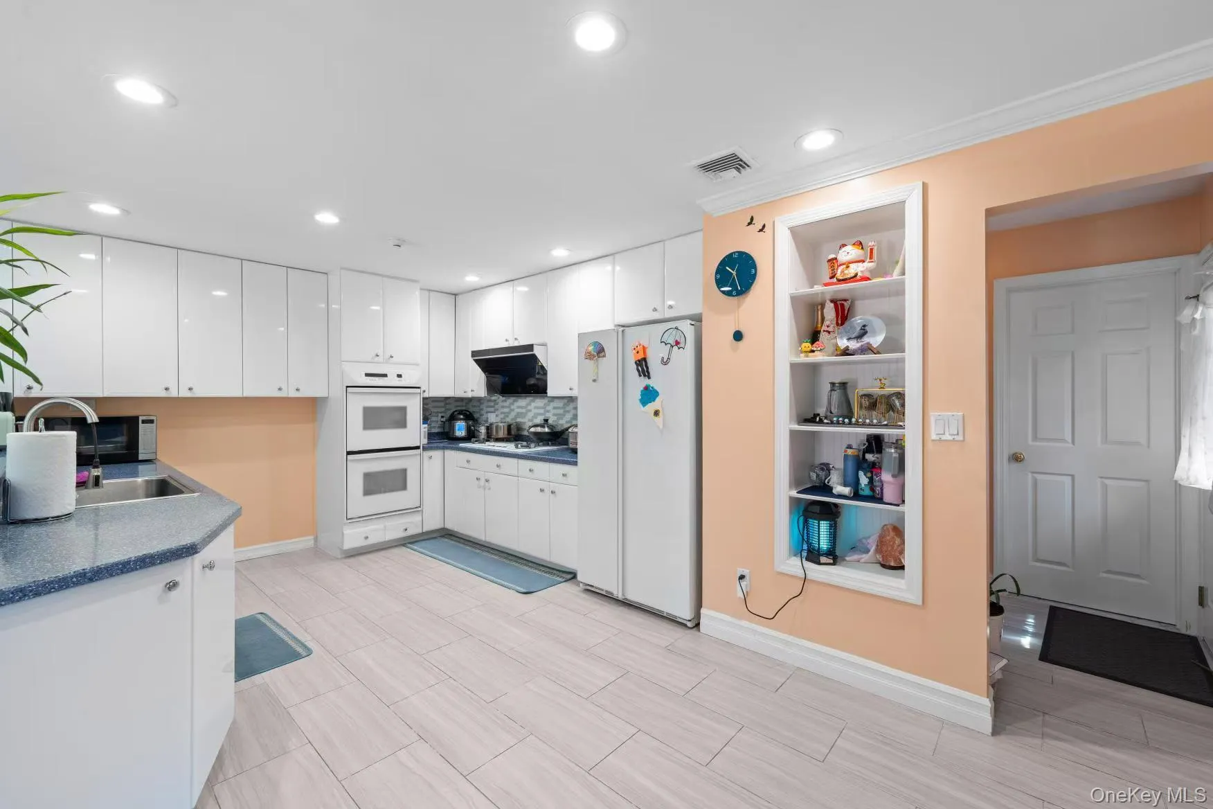 24 Holly Lane, Oyster Bay, NY, 5 Bedrooms Bedrooms, 12 Rooms Rooms,4 BathroomsBathrooms,Residential,For Rent,Holly,0,1008722 24 Holly Lane, Oyster Bay, NY, 5 Bedrooms Bedrooms, 12 Rooms Rooms,4 BathroomsBathrooms,Residential,For Rent,Holly,0,1008722