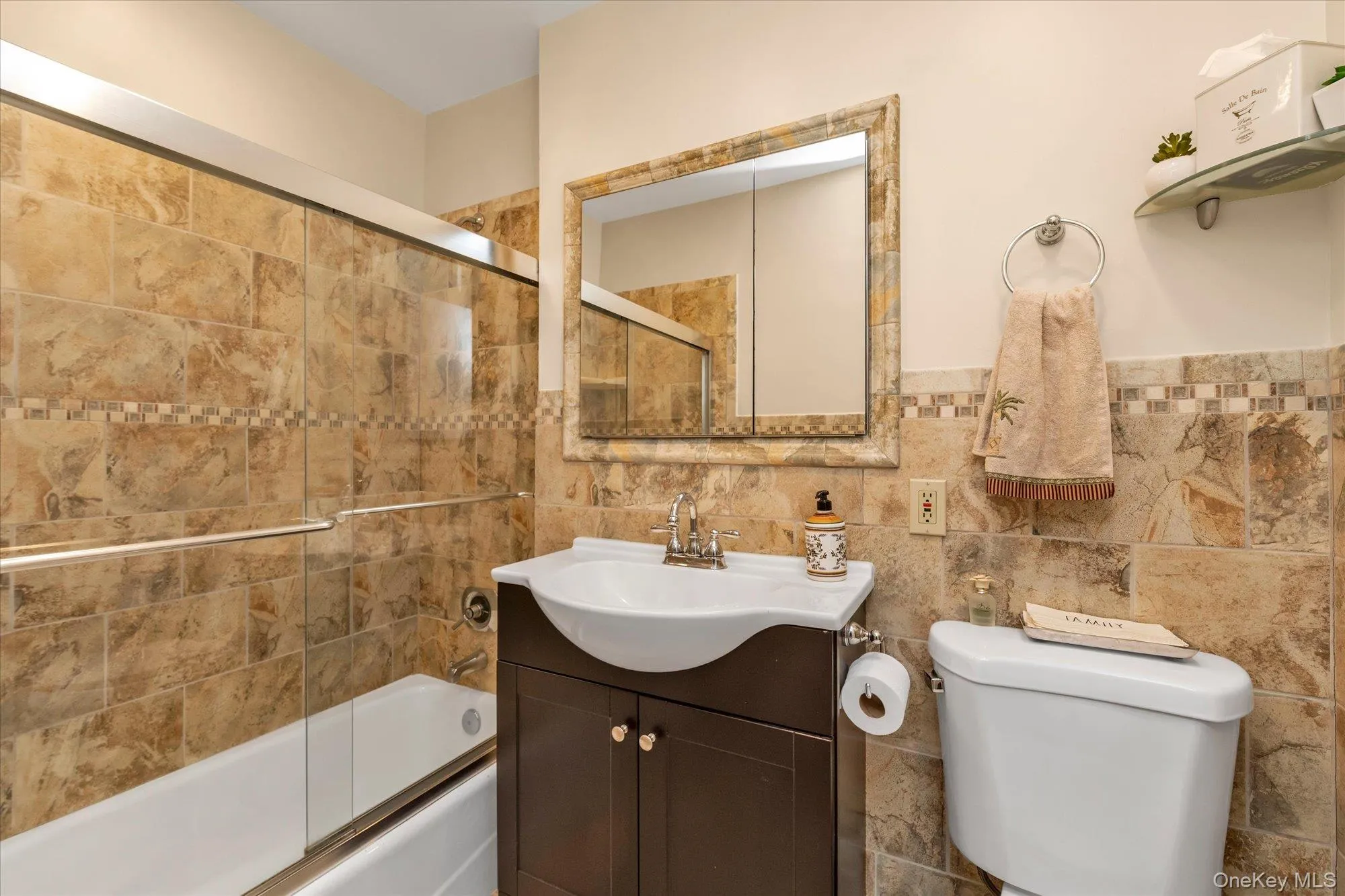 25 Canterbury Road, North Hempstead, NY, 2 Bedrooms Bedrooms, 5 Rooms Rooms,2 BathroomsBathrooms,Residential,For Rent,Canterbury,0,1008724 25 Canterbury Road, North Hempstead, NY, 2 Bedrooms Bedrooms, 5 Rooms Rooms,2 BathroomsBathrooms,Residential,For Rent,Canterbury,0,1008724