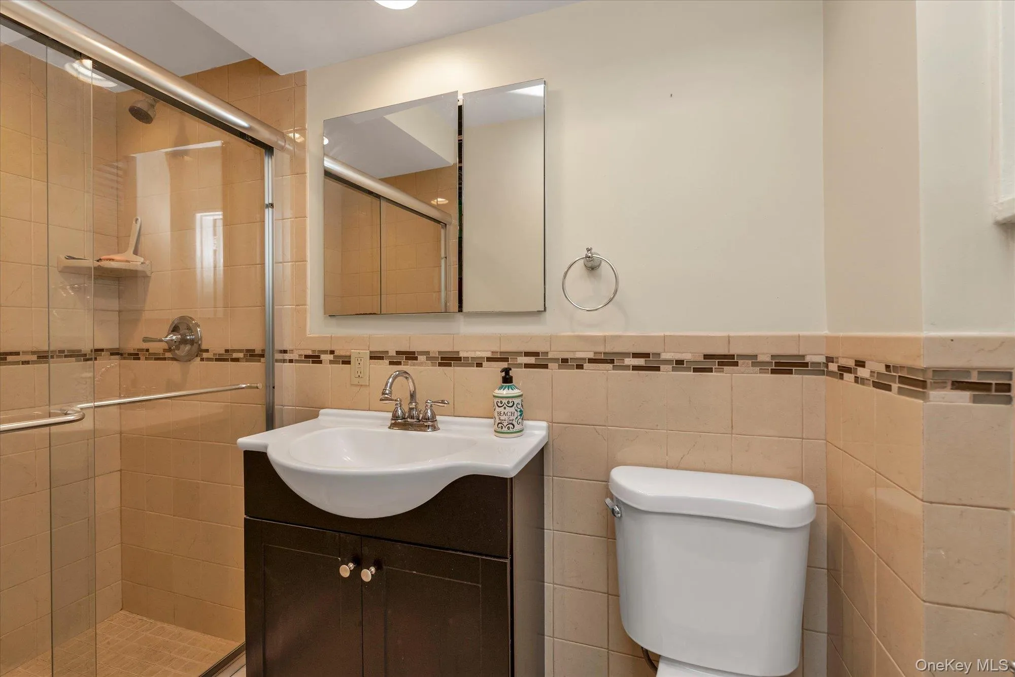 25 Canterbury Road, North Hempstead, NY, 2 Bedrooms Bedrooms, 5 Rooms Rooms,2 BathroomsBathrooms,Residential,For Rent,Canterbury,0,1008724 25 Canterbury Road, North Hempstead, NY, 2 Bedrooms Bedrooms, 5 Rooms Rooms,2 BathroomsBathrooms,Residential,For Rent,Canterbury,0,1008724