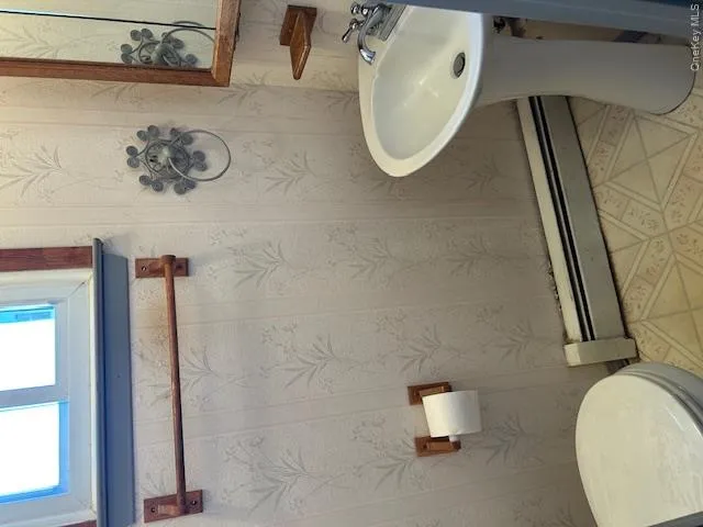 Powder room Powder room