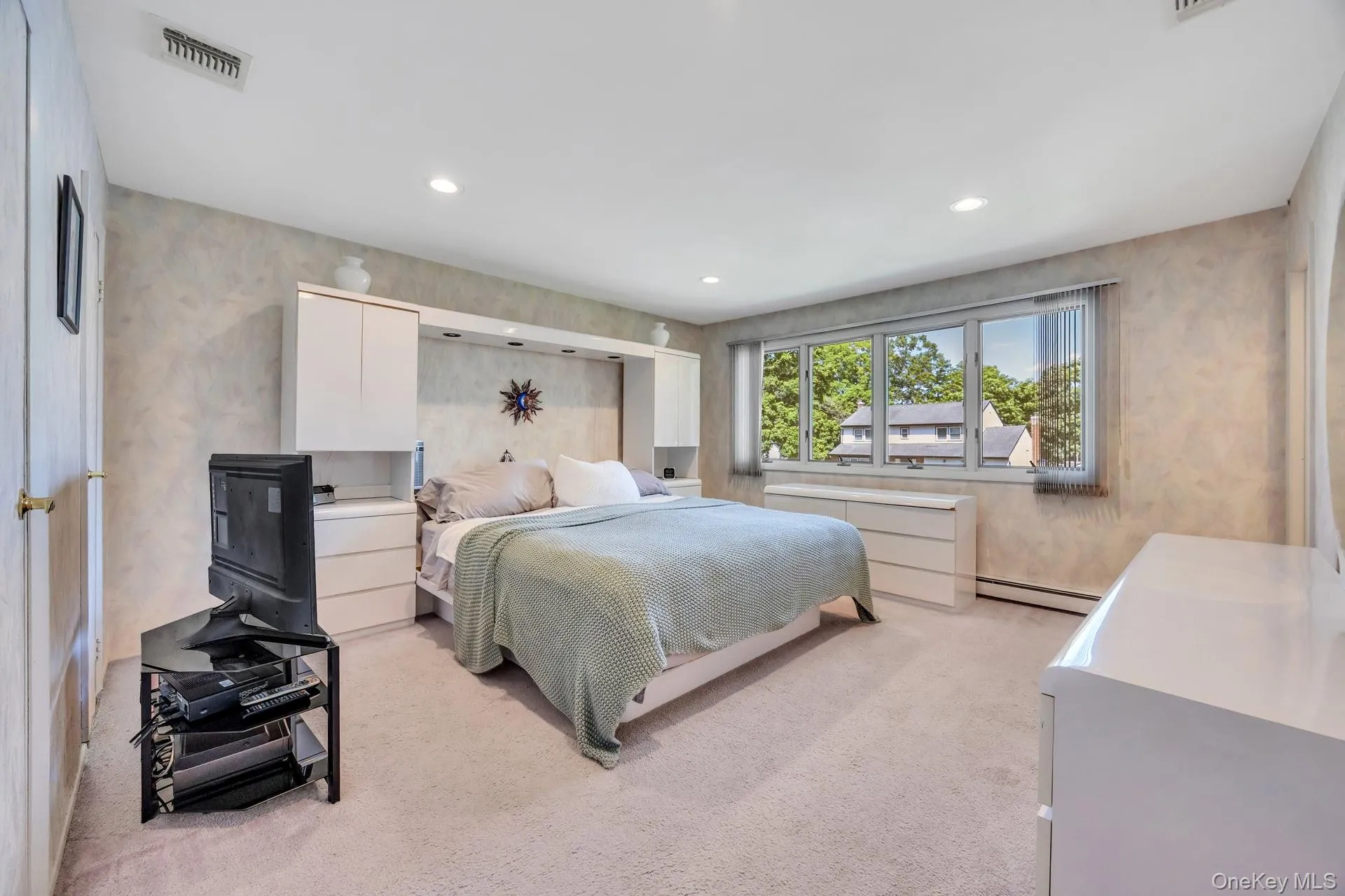 9 Quincy Lane, Smithtown, NY, 4 Bedrooms Bedrooms, 7 Rooms Rooms,2 BathroomsBathrooms,Residential,For Rent,Quincy,0,1008767 9 Quincy Lane, Smithtown, NY, 4 Bedrooms Bedrooms, 7 Rooms Rooms,2 BathroomsBathrooms,Residential,For Rent,Quincy,0,1008767