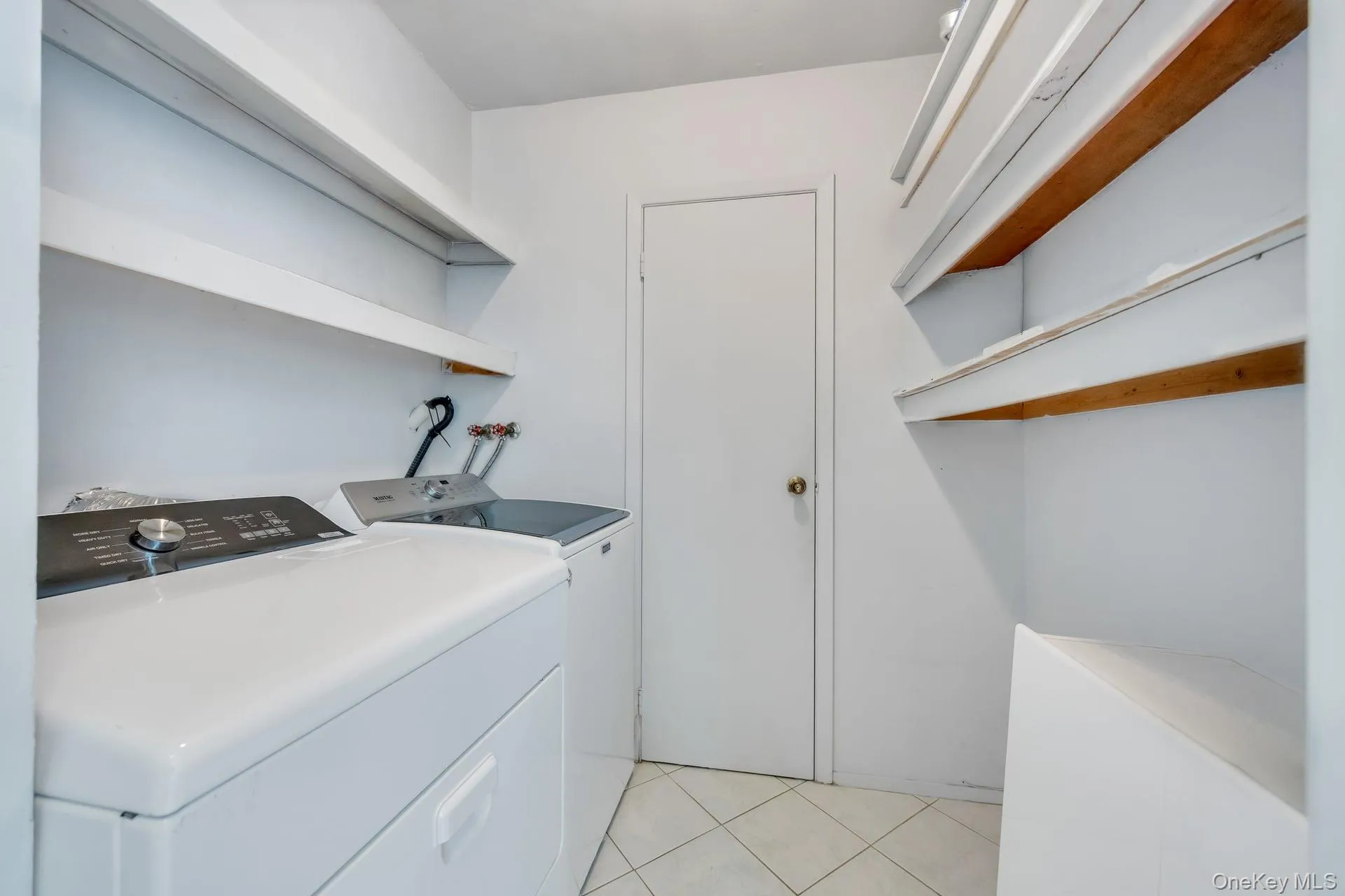 9 Quincy Lane, Smithtown, NY, 4 Bedrooms Bedrooms, 7 Rooms Rooms,2 BathroomsBathrooms,Residential,For Rent,Quincy,0,1008767 9 Quincy Lane, Smithtown, NY, 4 Bedrooms Bedrooms, 7 Rooms Rooms,2 BathroomsBathrooms,Residential,For Rent,Quincy,0,1008767