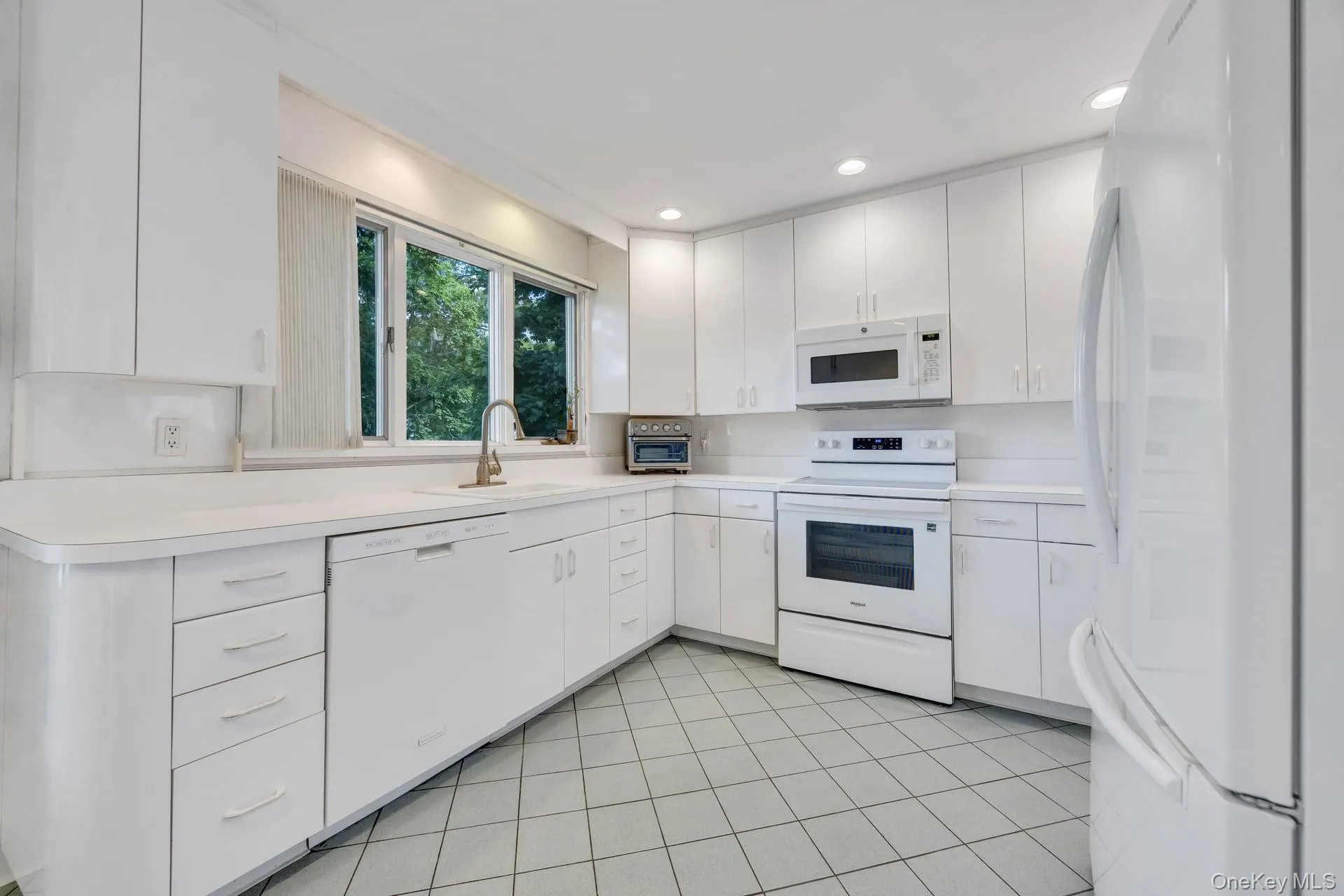9 Quincy Lane, Smithtown, NY, 4 Bedrooms Bedrooms, 7 Rooms Rooms,2 BathroomsBathrooms,Residential,For Rent,Quincy,0,1008767 9 Quincy Lane, Smithtown, NY, 4 Bedrooms Bedrooms, 7 Rooms Rooms,2 BathroomsBathrooms,Residential,For Rent,Quincy,0,1008767