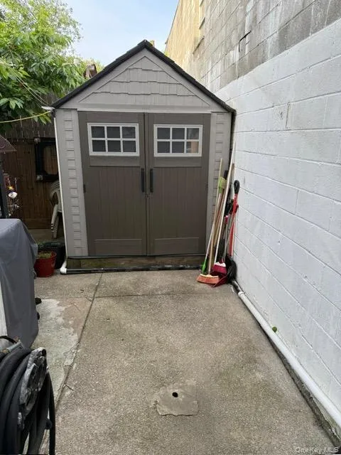 9109 139th Street, New York, NY, 3 Bedrooms Bedrooms, 8 Rooms Rooms,2 BathroomsBathrooms,Residential,For Rent,139th,0,1008768 9109 139th Street, New York, NY, 3 Bedrooms Bedrooms, 8 Rooms Rooms,2 BathroomsBathrooms,Residential,For Rent,139th,0,1008768