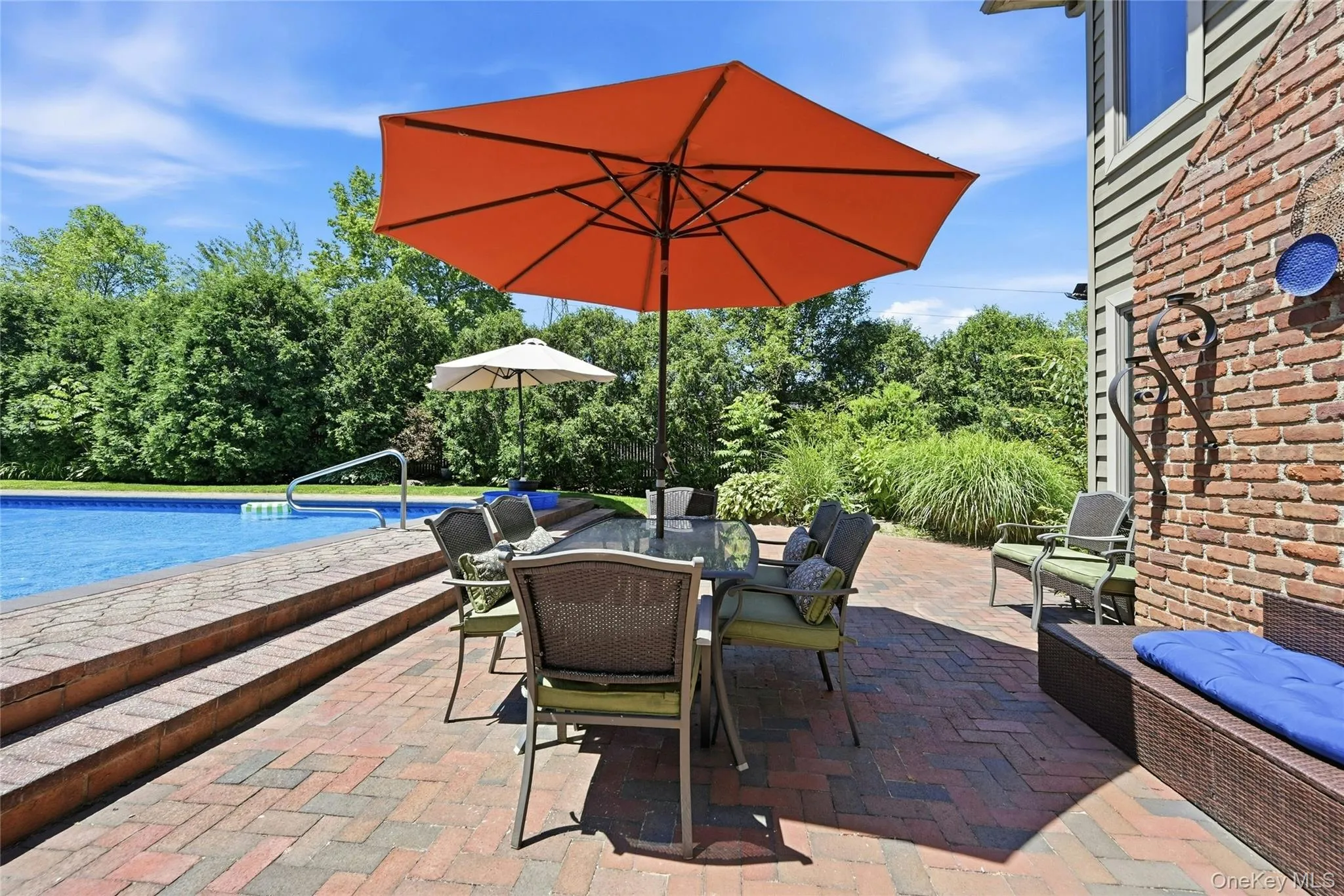 Spacious Patio With Lots Of Sitting Areas Spacious Patio With Lots Of Sitting Areas
