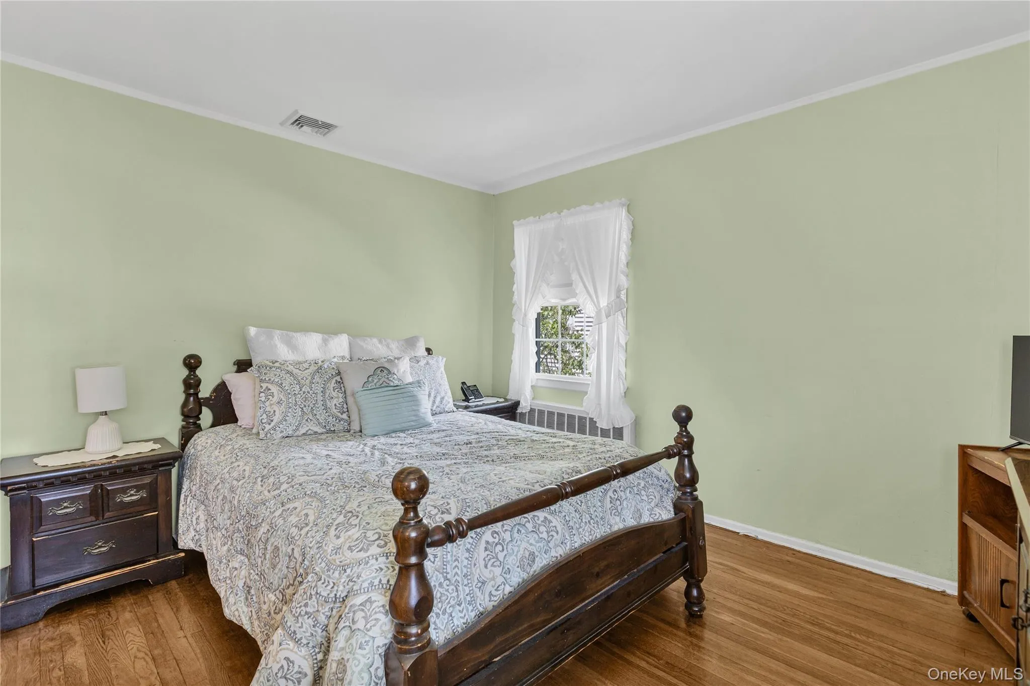 107 1st Avenue, Smithtown, NY, 3 Bedrooms Bedrooms, 7 Rooms Rooms,1 BathroomBathrooms,Residential,For Rent,1st,0,1008775 107 1st Avenue, Smithtown, NY, 3 Bedrooms Bedrooms, 7 Rooms Rooms,1 BathroomBathrooms,Residential,For Rent,1st,0,1008775