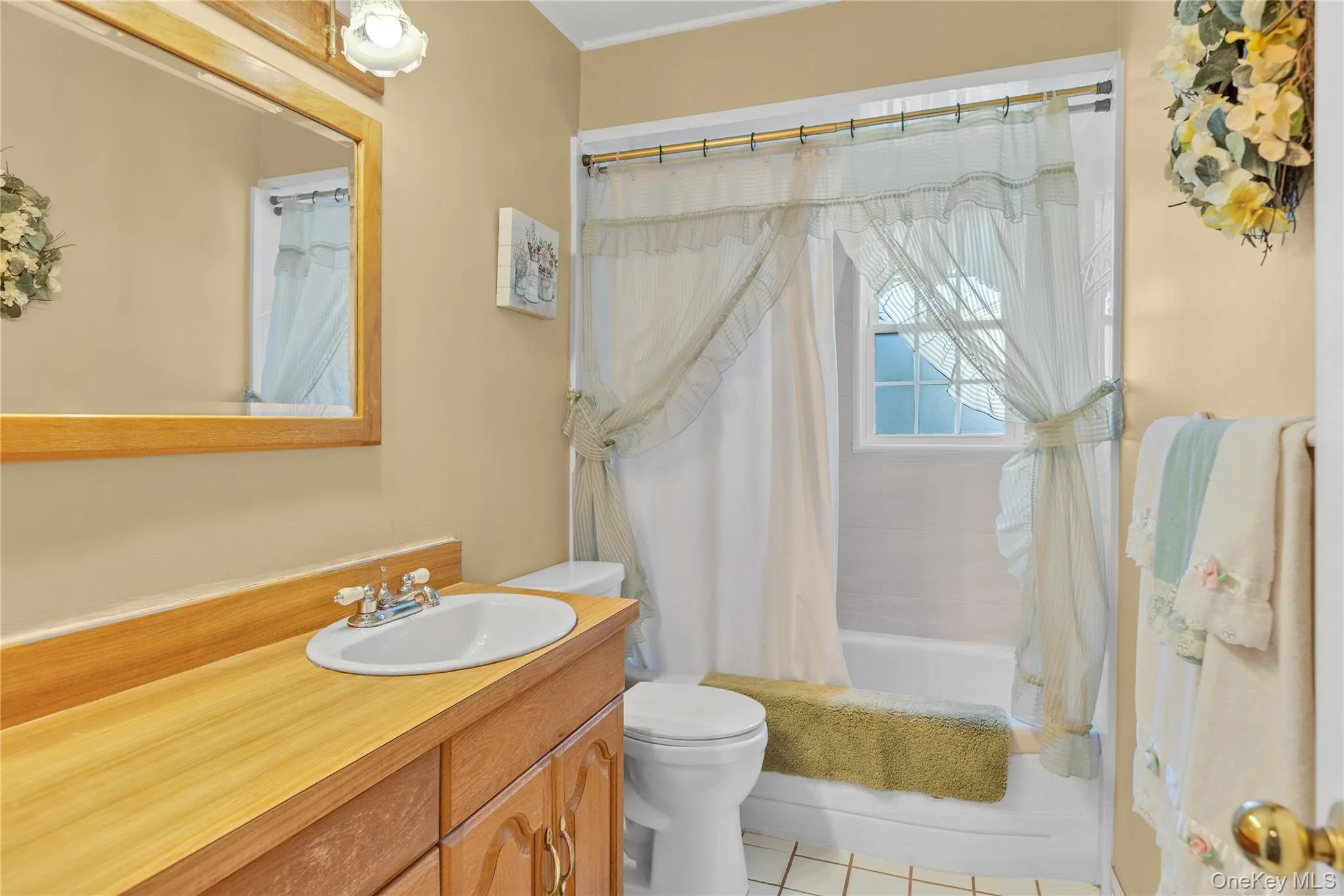 107 1st Avenue, Smithtown, NY, 3 Bedrooms Bedrooms, 7 Rooms Rooms,1 BathroomBathrooms,Residential,For Rent,1st,0,1008775 107 1st Avenue, Smithtown, NY, 3 Bedrooms Bedrooms, 7 Rooms Rooms,1 BathroomBathrooms,Residential,For Rent,1st,0,1008775