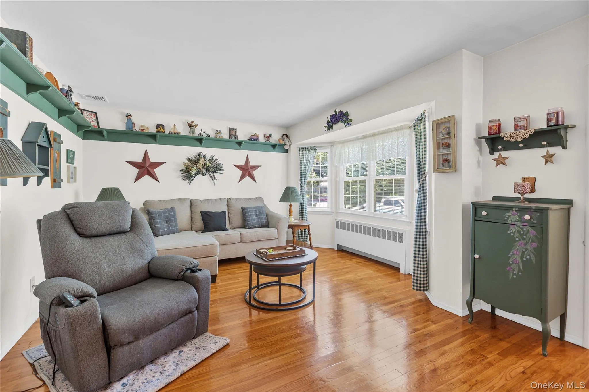 107 1st Avenue, Smithtown, NY, 3 Bedrooms Bedrooms, 7 Rooms Rooms,1 BathroomBathrooms,Residential,For Rent,1st,0,1008775 107 1st Avenue, Smithtown, NY, 3 Bedrooms Bedrooms, 7 Rooms Rooms,1 BathroomBathrooms,Residential,For Rent,1st,0,1008775