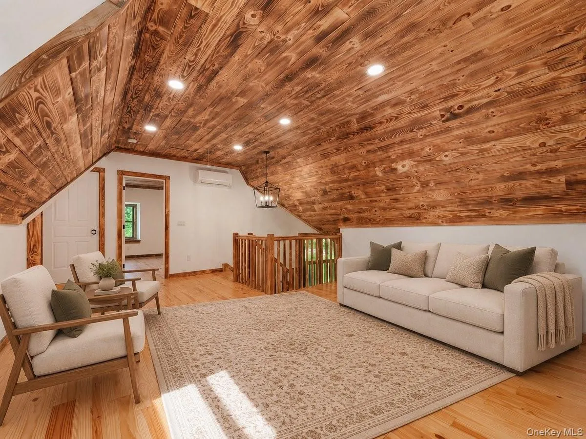 Upstairs Family Room Virtually Staged Upstairs Family Room Virtually Staged