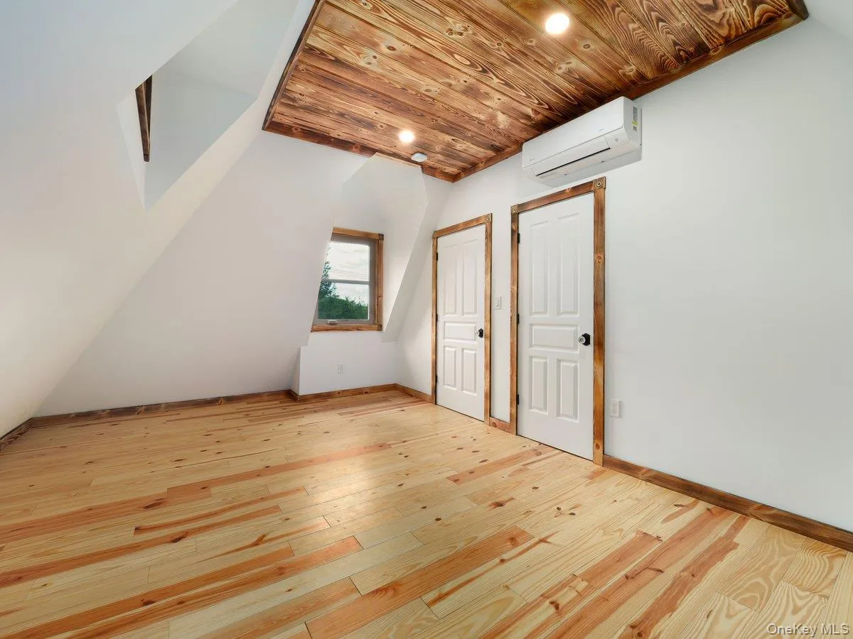 Upstairs Bedroom Upstairs Bedroom