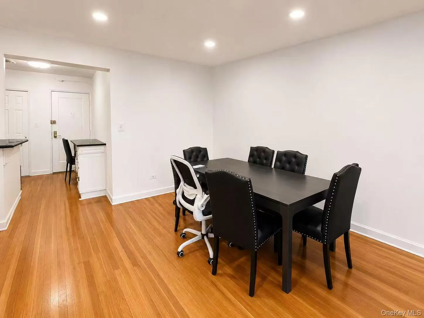 150-29 72nd Road, New York, NY, 2 Bedrooms Bedrooms, 4 Rooms Rooms,1 BathroomBathrooms,Residential,For Rent,72nd,0,1008797 150-29 72nd Road, New York, NY, 2 Bedrooms Bedrooms, 4 Rooms Rooms,1 BathroomBathrooms,Residential,For Rent,72nd,0,1008797