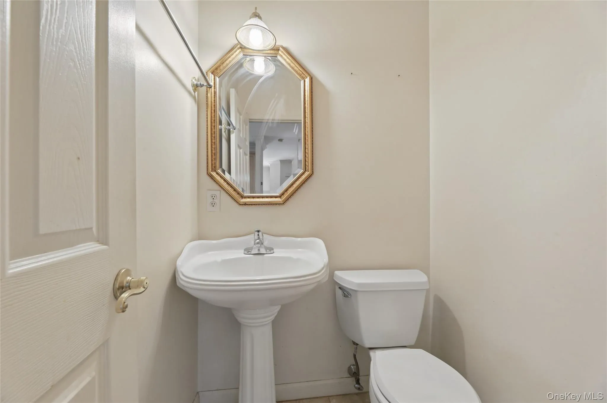 1/2 bath-main level 1/2 bath-main level