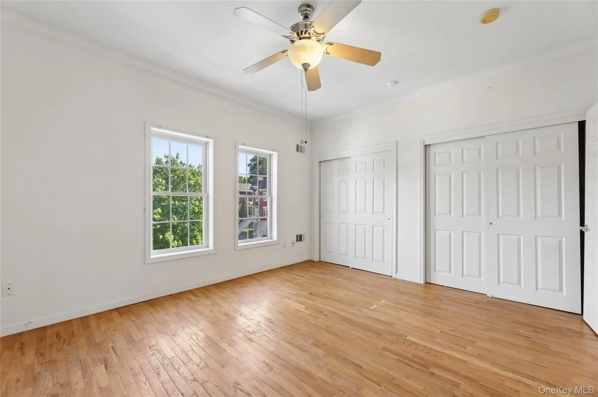 w/2 closets w/2 closets