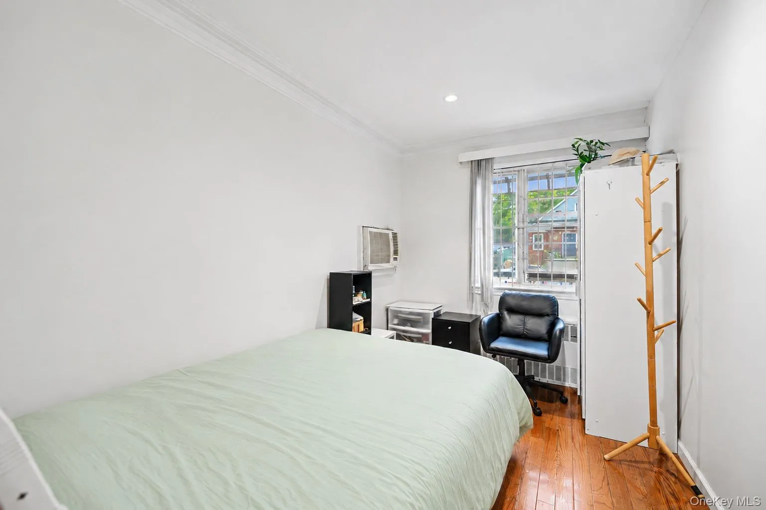 Hardwood flooring complementing light-toned walls Hardwood flooring complementing light-toned walls