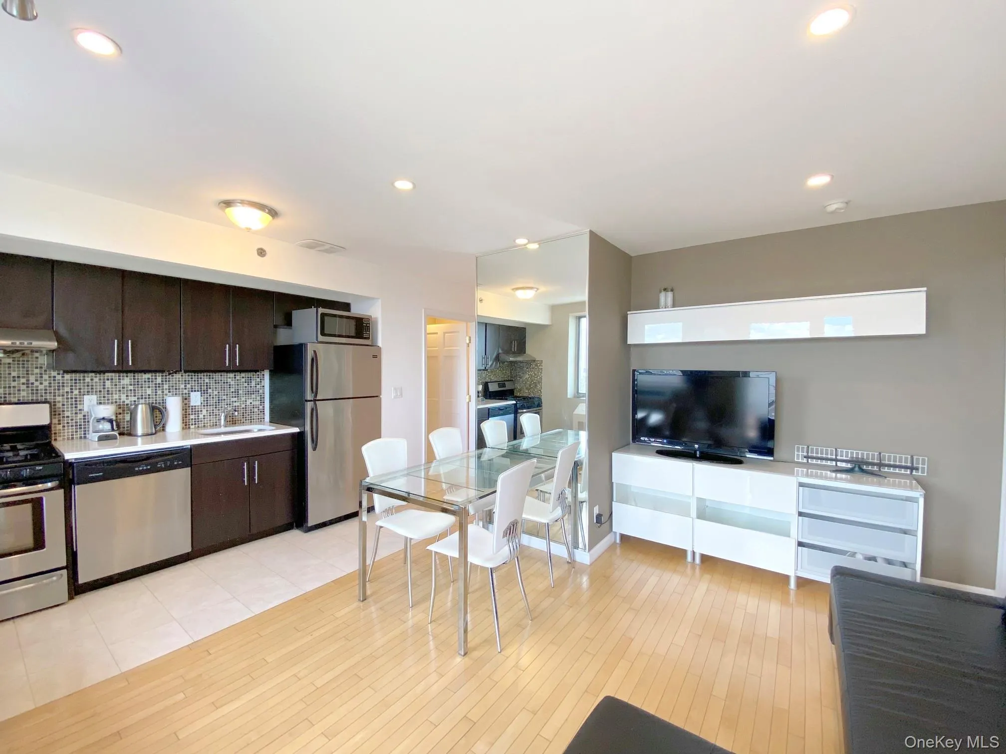 143-26 41st Avenue, New York, NY, 1 Bedroom Bedrooms, 4 Rooms Rooms,1 BathroomBathrooms,Residential,For Rent,41st,0,1008820 143-26 41st Avenue, New York, NY, 1 Bedroom Bedrooms, 4 Rooms Rooms,1 BathroomBathrooms,Residential,For Rent,41st,0,1008820