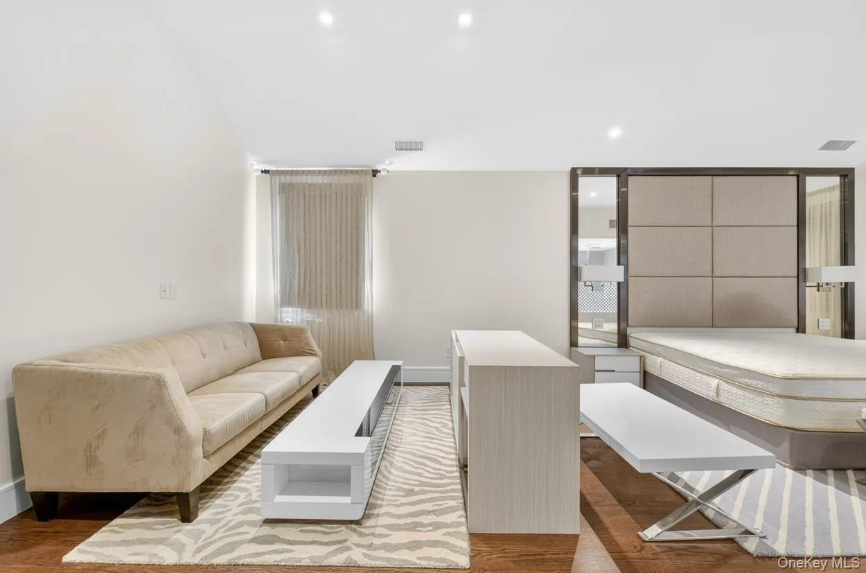 7112 242nd Street, New York, NY, 4 Bedrooms Bedrooms, 12 Rooms Rooms,4 BathroomsBathrooms,Residential,For Rent,242nd,0,1008824 7112 242nd Street, New York, NY, 4 Bedrooms Bedrooms, 12 Rooms Rooms,4 BathroomsBathrooms,Residential,For Rent,242nd,0,1008824