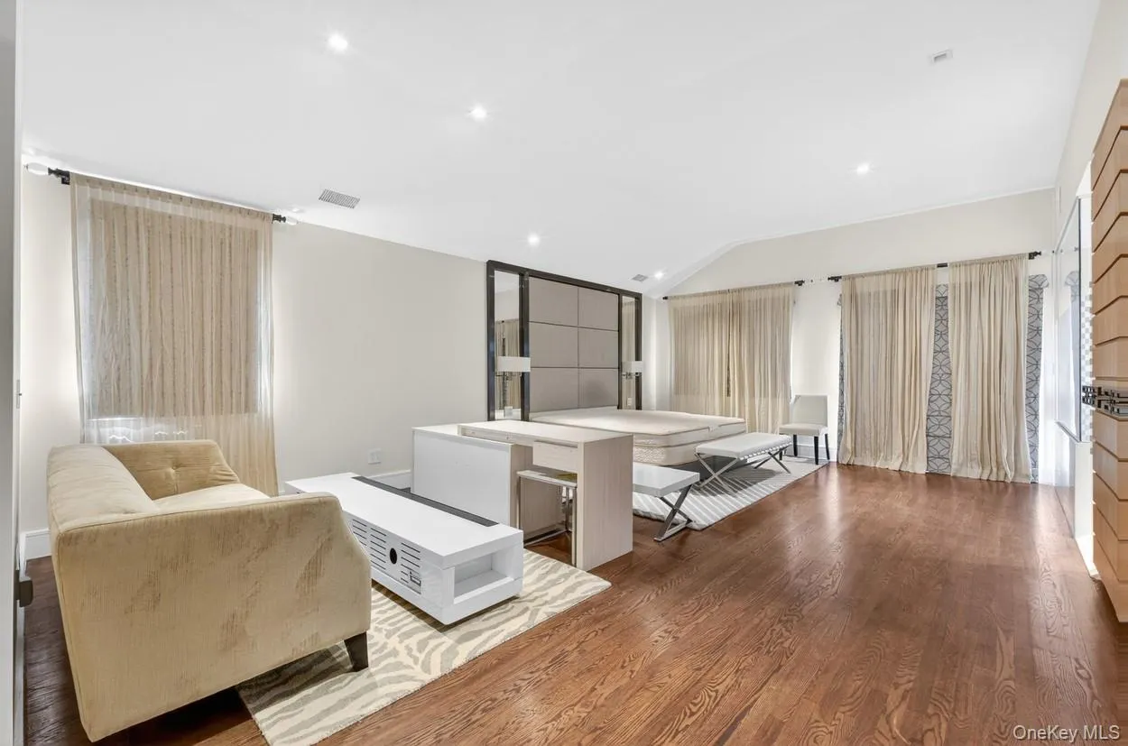 7112 242nd Street, New York, NY, 4 Bedrooms Bedrooms, 12 Rooms Rooms,4 BathroomsBathrooms,Residential,For Rent,242nd,0,1008824 7112 242nd Street, New York, NY, 4 Bedrooms Bedrooms, 12 Rooms Rooms,4 BathroomsBathrooms,Residential,For Rent,242nd,0,1008824