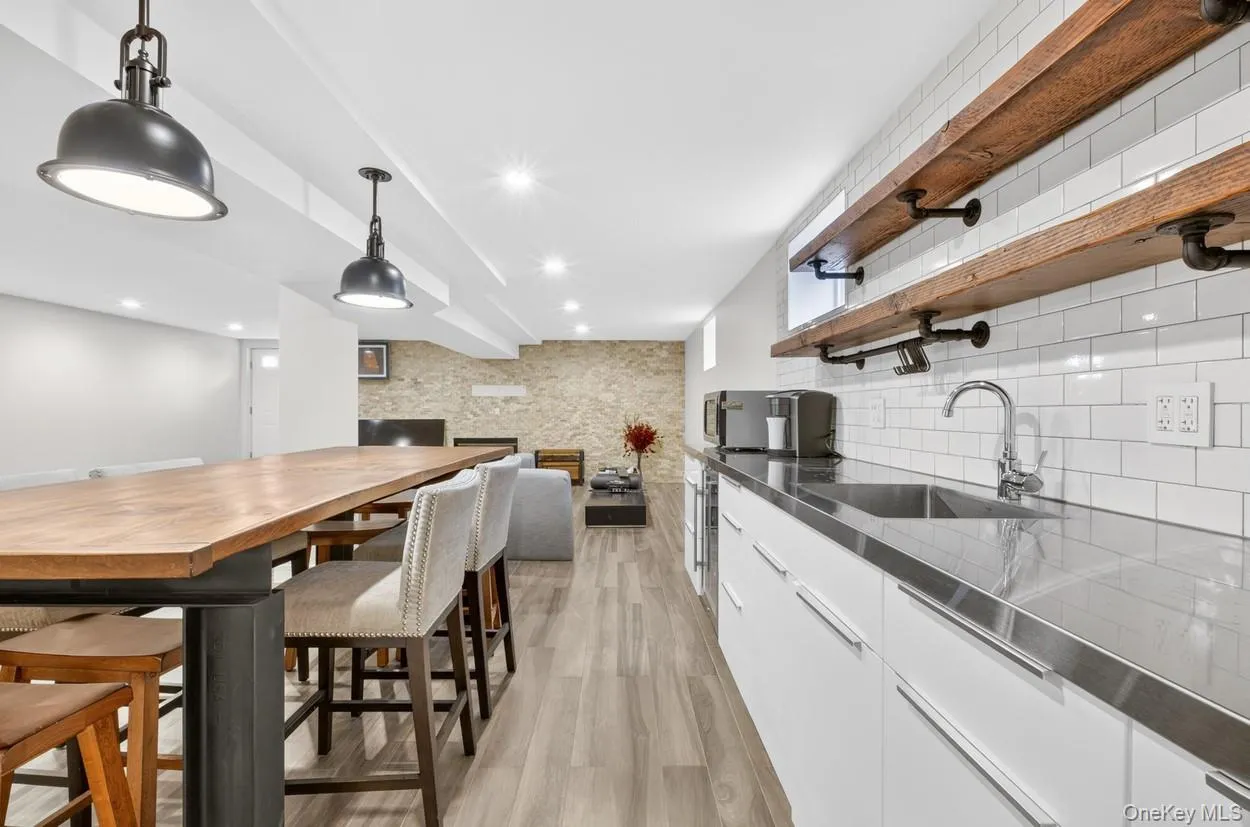 7112 242nd Street, New York, NY, 4 Bedrooms Bedrooms, 12 Rooms Rooms,4 BathroomsBathrooms,Residential,For Rent,242nd,0,1008824 7112 242nd Street, New York, NY, 4 Bedrooms Bedrooms, 12 Rooms Rooms,4 BathroomsBathrooms,Residential,For Rent,242nd,0,1008824