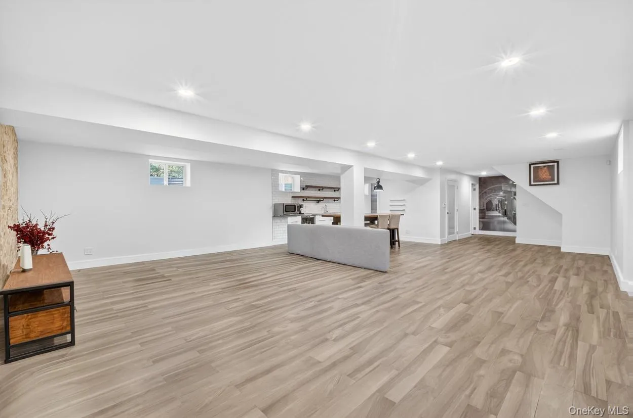 7112 242nd Street, New York, NY, 4 Bedrooms Bedrooms, 12 Rooms Rooms,4 BathroomsBathrooms,Residential,For Rent,242nd,0,1008824 7112 242nd Street, New York, NY, 4 Bedrooms Bedrooms, 12 Rooms Rooms,4 BathroomsBathrooms,Residential,For Rent,242nd,0,1008824