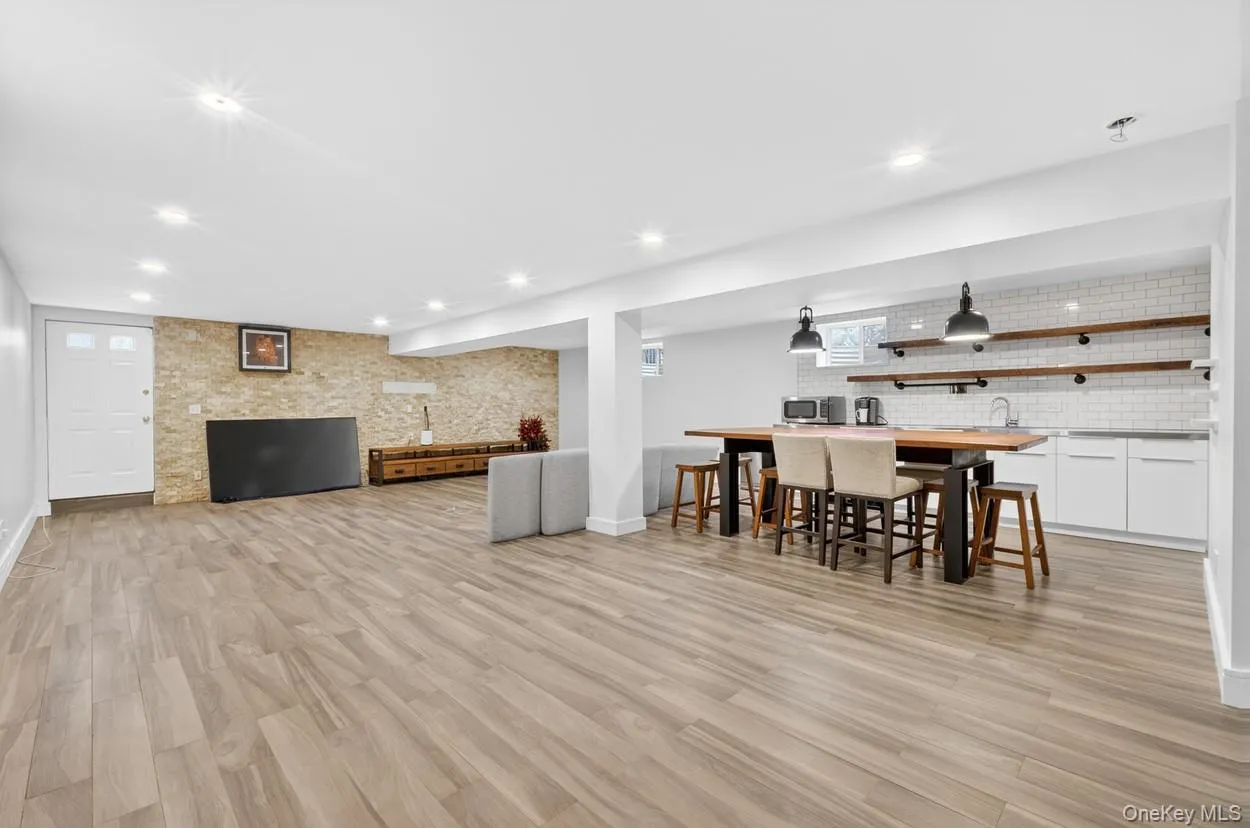 7112 242nd Street, New York, NY, 4 Bedrooms Bedrooms, 12 Rooms Rooms,4 BathroomsBathrooms,Residential,For Rent,242nd,0,1008824 7112 242nd Street, New York, NY, 4 Bedrooms Bedrooms, 12 Rooms Rooms,4 BathroomsBathrooms,Residential,For Rent,242nd,0,1008824