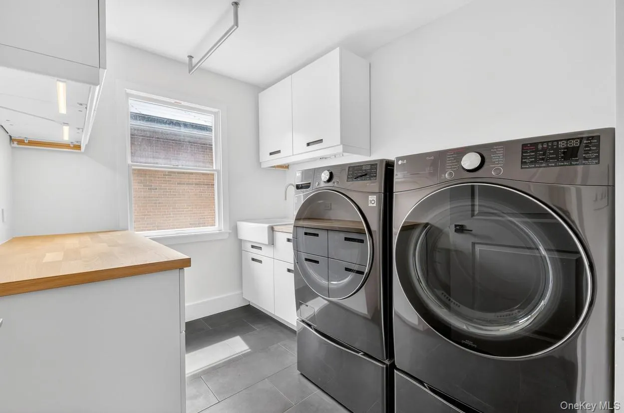 7112 242nd Street, New York, NY, 4 Bedrooms Bedrooms, 12 Rooms Rooms,4 BathroomsBathrooms,Residential,For Rent,242nd,0,1008824 7112 242nd Street, New York, NY, 4 Bedrooms Bedrooms, 12 Rooms Rooms,4 BathroomsBathrooms,Residential,For Rent,242nd,0,1008824