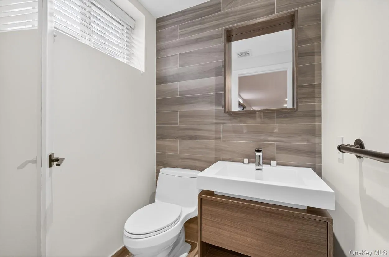 7112 242nd Street, New York, NY, 4 Bedrooms Bedrooms, 12 Rooms Rooms,4 BathroomsBathrooms,Residential,For Rent,242nd,0,1008824 7112 242nd Street, New York, NY, 4 Bedrooms Bedrooms, 12 Rooms Rooms,4 BathroomsBathrooms,Residential,For Rent,242nd,0,1008824