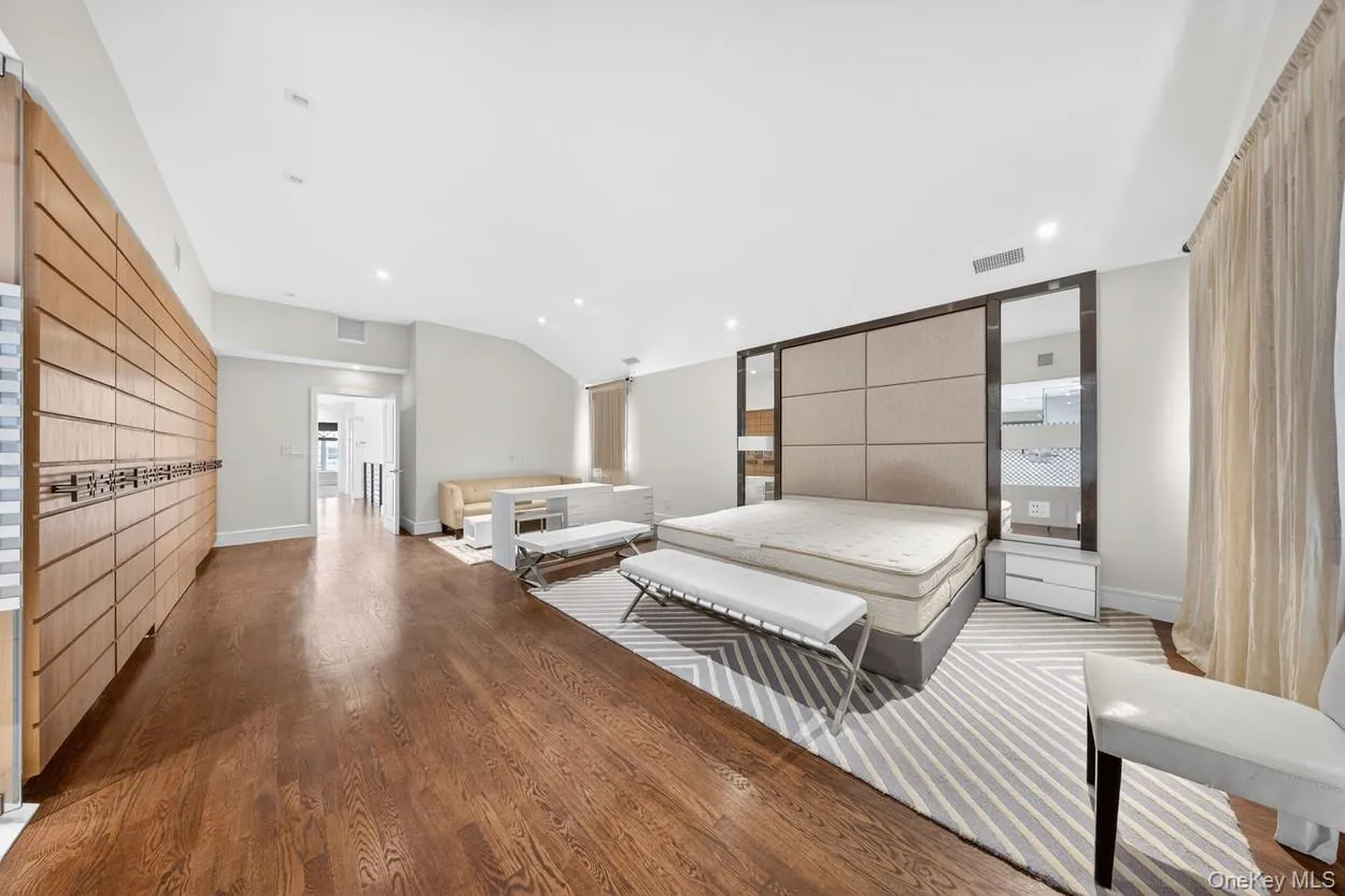 7112 242nd Street, New York, NY, 4 Bedrooms Bedrooms, 12 Rooms Rooms,4 BathroomsBathrooms,Residential,For Rent,242nd,0,1008824 7112 242nd Street, New York, NY, 4 Bedrooms Bedrooms, 12 Rooms Rooms,4 BathroomsBathrooms,Residential,For Rent,242nd,0,1008824