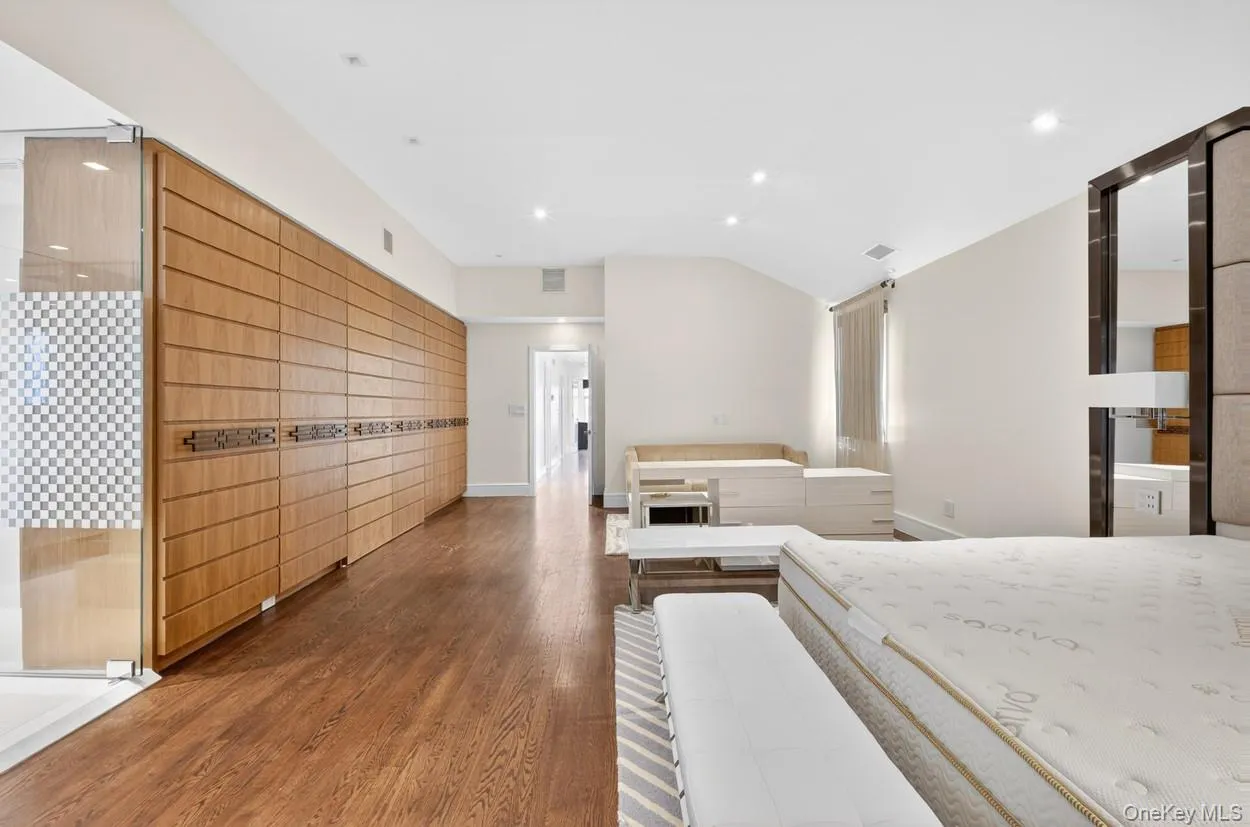 7112 242nd Street, New York, NY, 4 Bedrooms Bedrooms, 12 Rooms Rooms,4 BathroomsBathrooms,Residential,For Rent,242nd,0,1008824 7112 242nd Street, New York, NY, 4 Bedrooms Bedrooms, 12 Rooms Rooms,4 BathroomsBathrooms,Residential,For Rent,242nd,0,1008824
