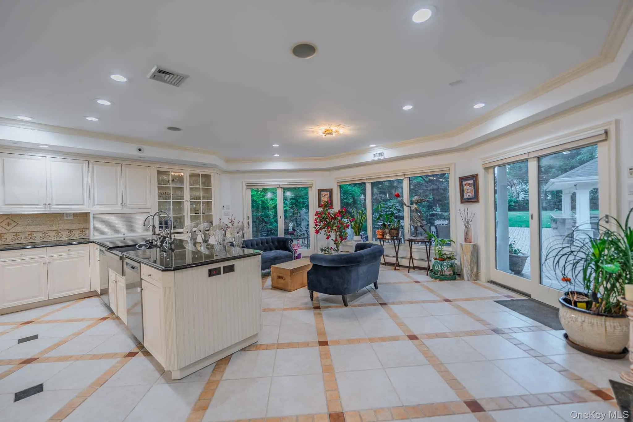 Full service kitchen peninsula Full service kitchen peninsula