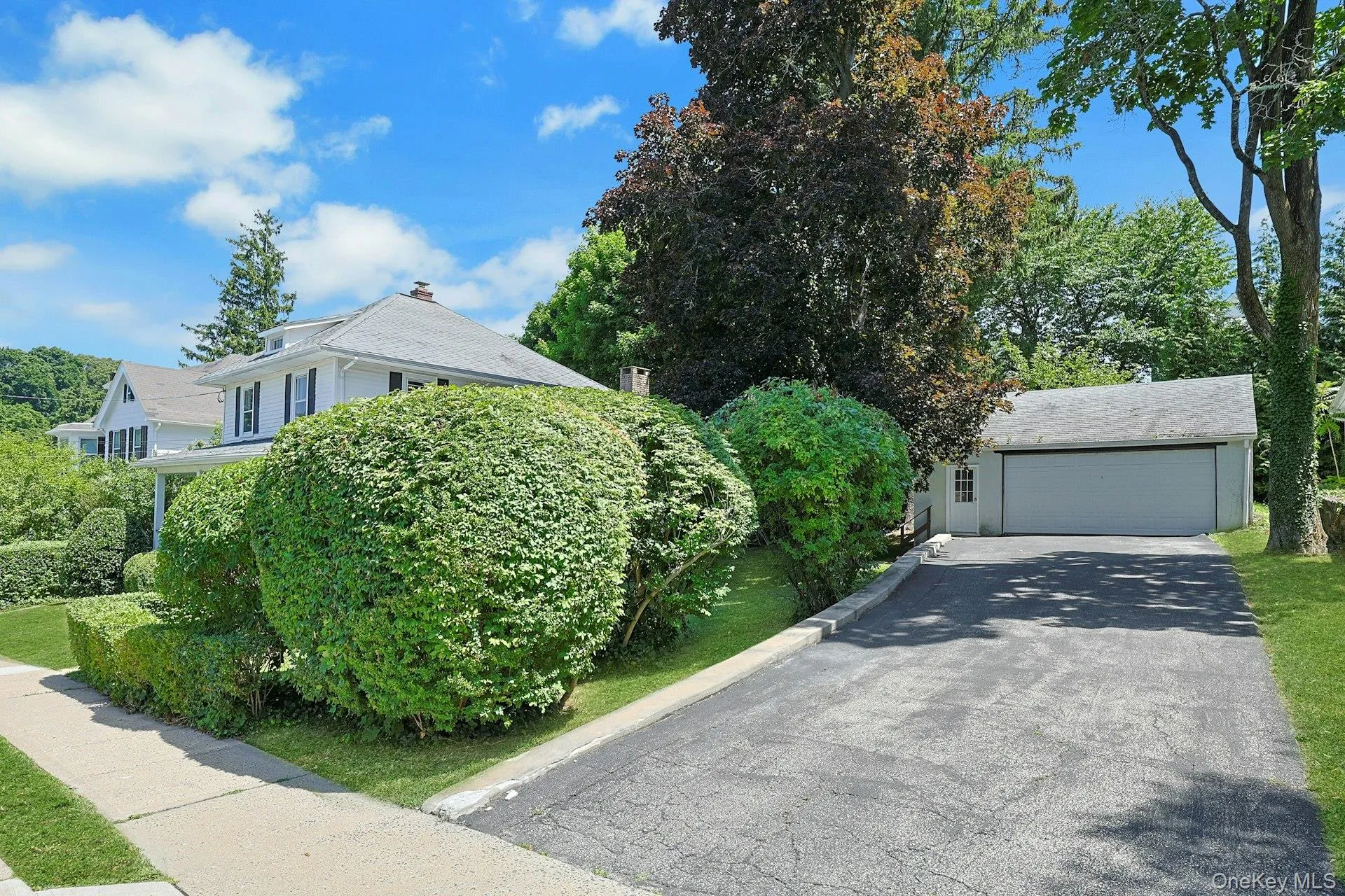 Oversized 2 Car Garage and Driveway with Plenty of Parking Oversized 2 Car Garage and Driveway with Plenty of Parking