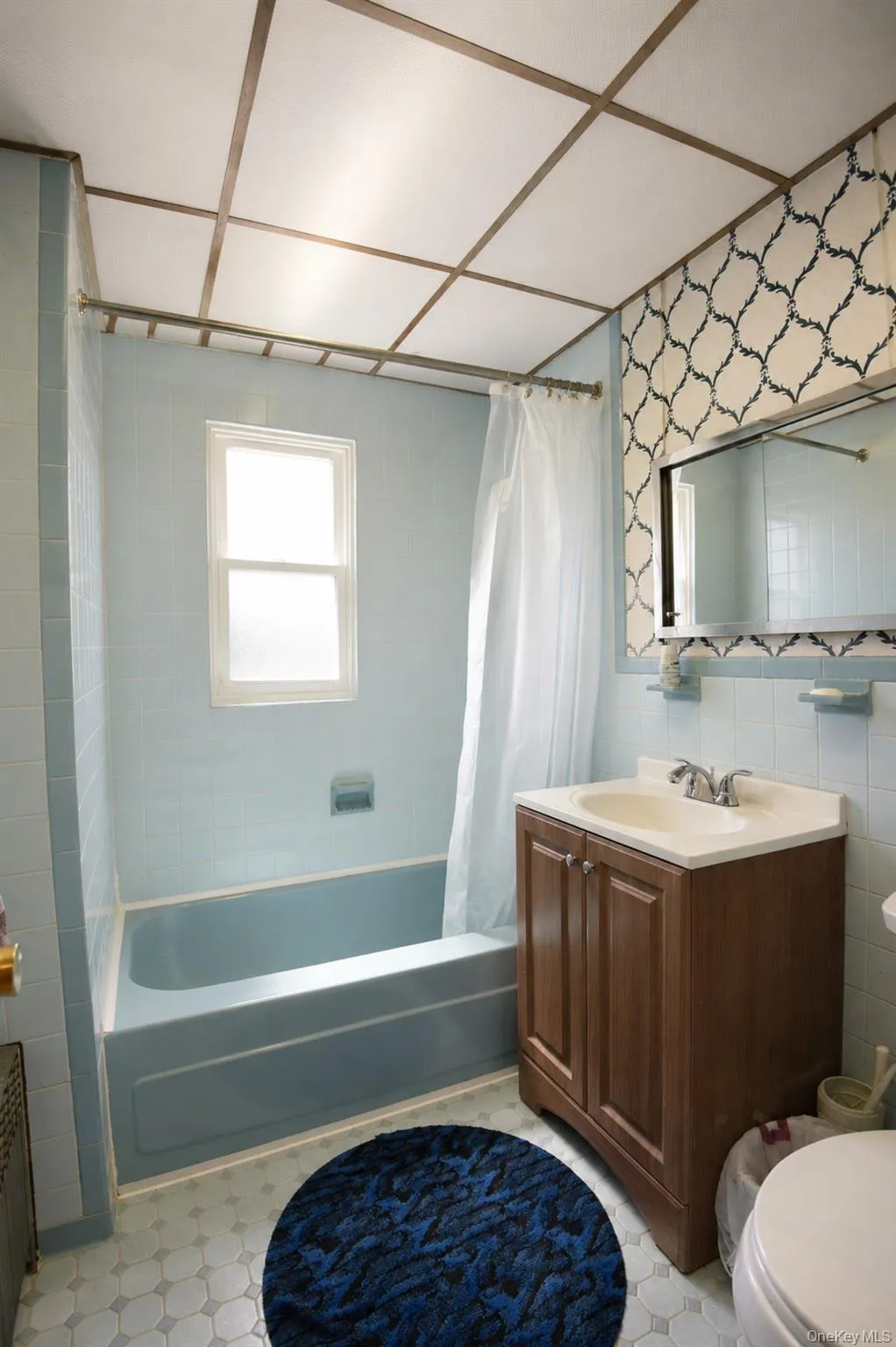 Full bathroom on second floor Full bathroom on second floor