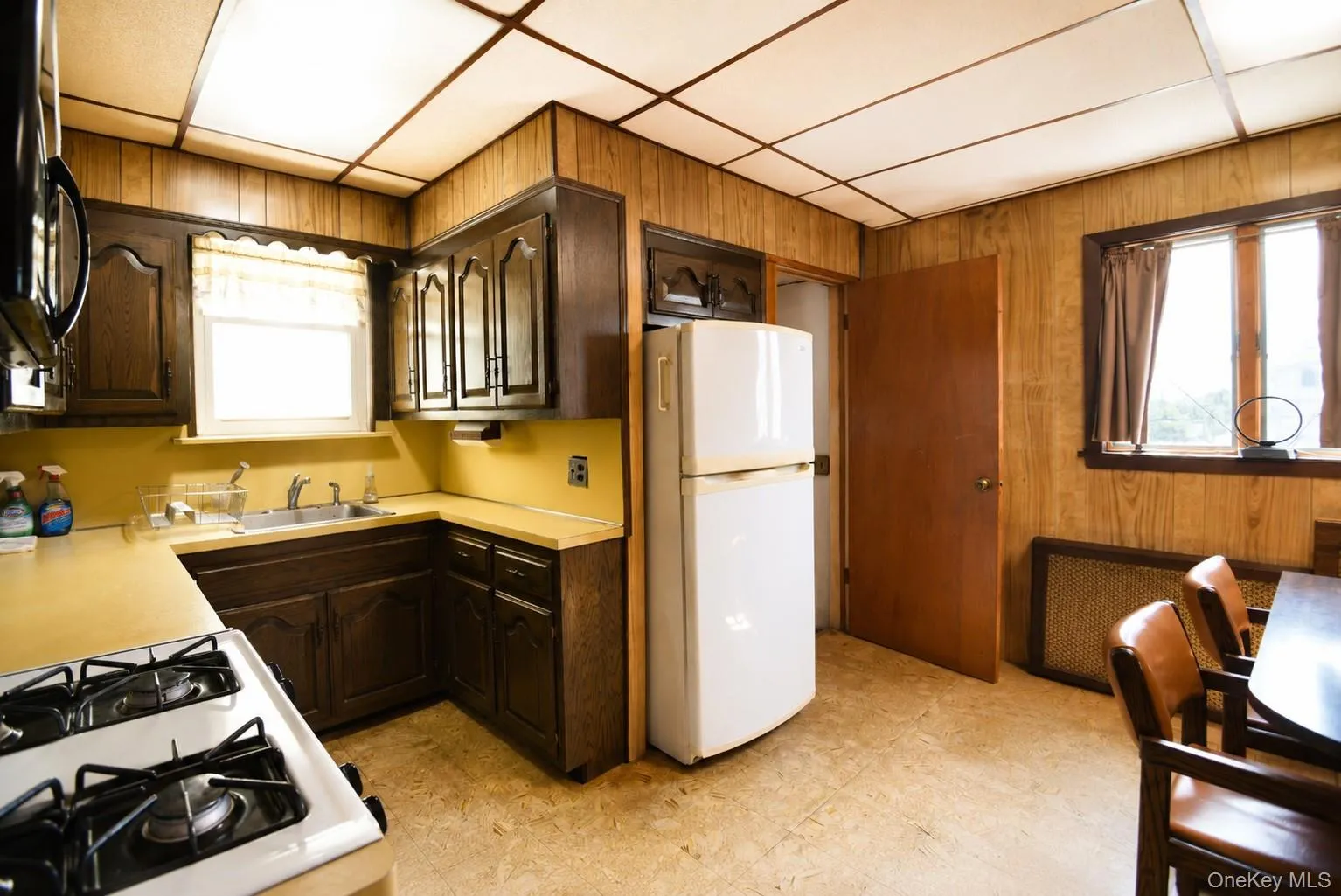Kitchen with gas stove Kitchen with gas stove