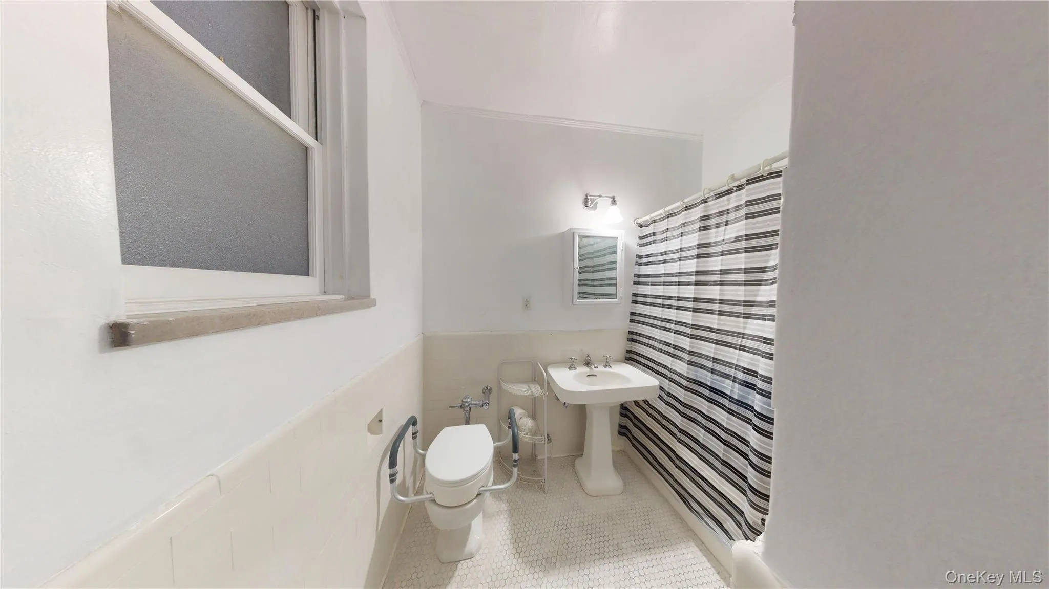 34-37 80th Street, New York, NY, 3 Bedrooms Bedrooms, 6 Rooms Rooms,2 BathroomsBathrooms,Residential,For Rent,80th,0,1008853 34-37 80th Street, New York, NY, 3 Bedrooms Bedrooms, 6 Rooms Rooms,2 BathroomsBathrooms,Residential,For Rent,80th,0,1008853