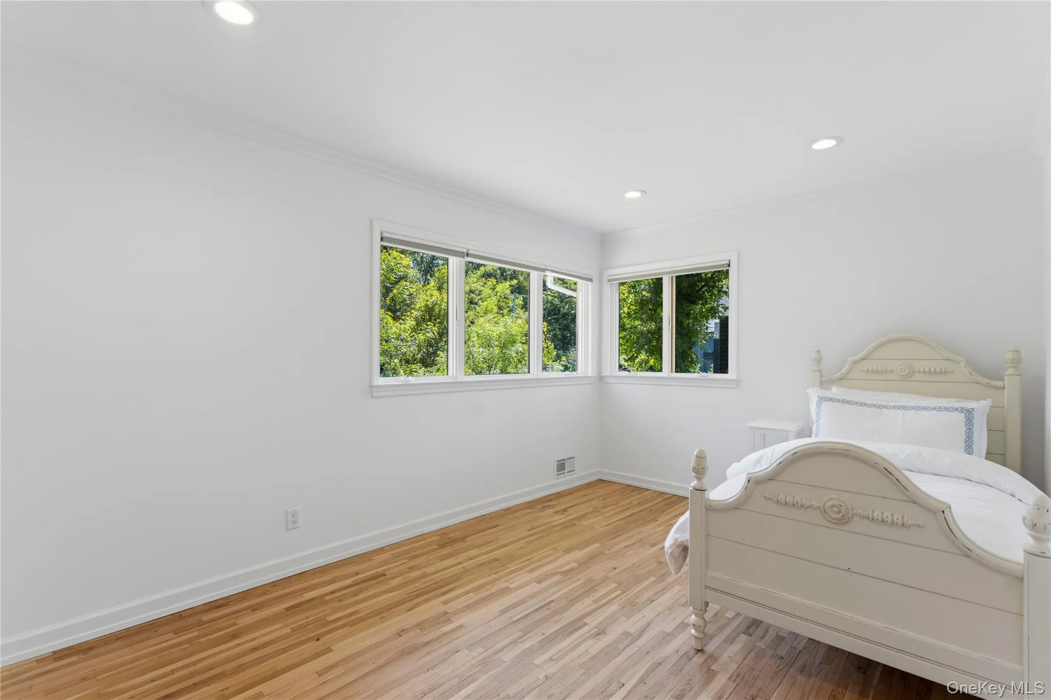 155 Birch Drive, North Hempstead, NY, 4 Bedrooms Bedrooms, 9 Rooms Rooms,3 BathroomsBathrooms,Residential,For Rent,Birch,0,1008858 155 Birch Drive, North Hempstead, NY, 4 Bedrooms Bedrooms, 9 Rooms Rooms,3 BathroomsBathrooms,Residential,For Rent,Birch,0,1008858