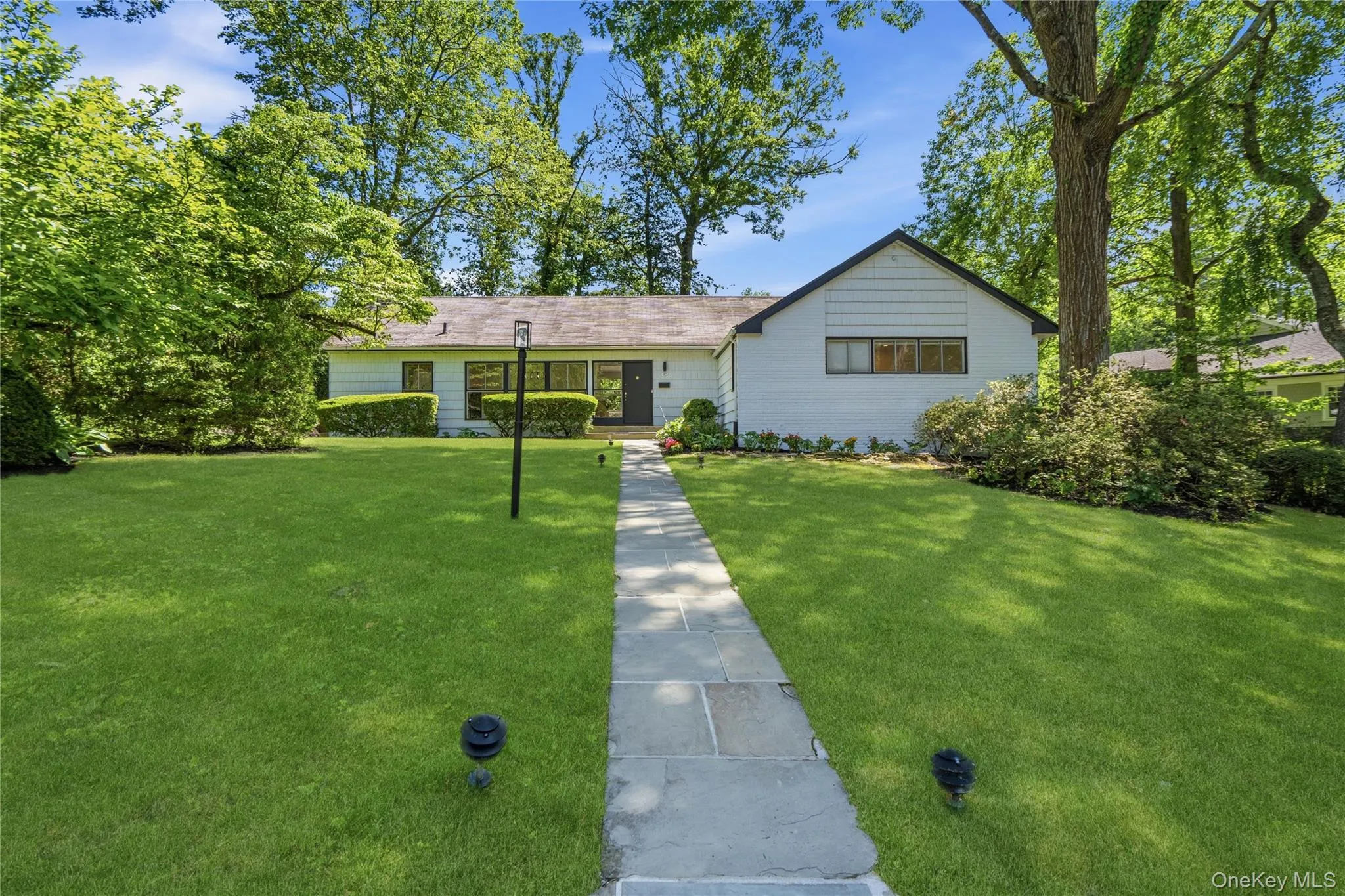 155 Birch Drive, North Hempstead, NY, 4 Bedrooms Bedrooms, 9 Rooms Rooms,3 BathroomsBathrooms,Residential,For Rent,Birch,0,1008858 155 Birch Drive, North Hempstead, NY, 4 Bedrooms Bedrooms, 9 Rooms Rooms,3 BathroomsBathrooms,Residential,For Rent,Birch,0,1008858