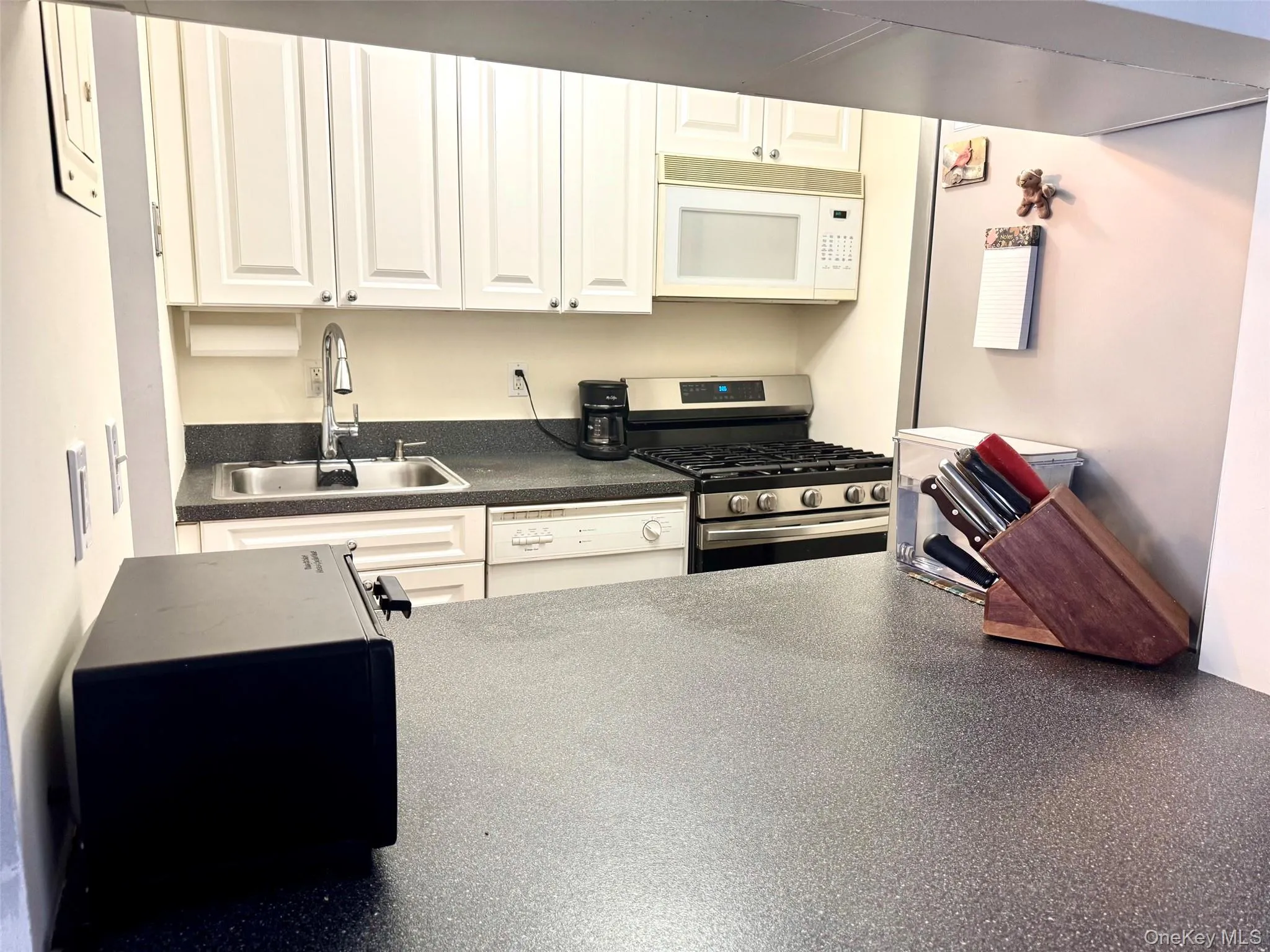 1 Aspen Court, Brookhaven, NY, 2 Bedrooms Bedrooms, 5 Rooms Rooms,1 BathroomBathrooms,Residential,For Rent,Aspen,0,1008877 1 Aspen Court, Brookhaven, NY, 2 Bedrooms Bedrooms, 5 Rooms Rooms,1 BathroomBathrooms,Residential,For Rent,Aspen,0,1008877