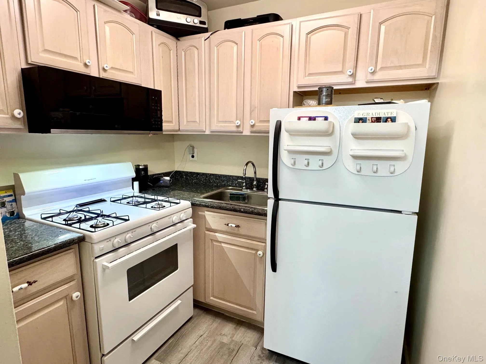 18 Navajo Court, Brookhaven, NY, 1 Bedroom Bedrooms, 3 Rooms Rooms,1 BathroomBathrooms,Residential,For Rent,Navajo,0,1008885 18 Navajo Court, Brookhaven, NY, 1 Bedroom Bedrooms, 3 Rooms Rooms,1 BathroomBathrooms,Residential,For Rent,Navajo,0,1008885