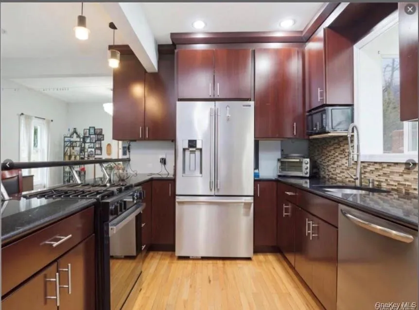 168 Hartsdale Avenue, Greenburgh, NY, 3 Bedrooms Bedrooms, 9 Rooms Rooms,3 BathroomsBathrooms,Residential,For Rent,Hartsdale,0,1008897 168 Hartsdale Avenue, Greenburgh, NY, 3 Bedrooms Bedrooms, 9 Rooms Rooms,3 BathroomsBathrooms,Residential,For Rent,Hartsdale,0,1008897