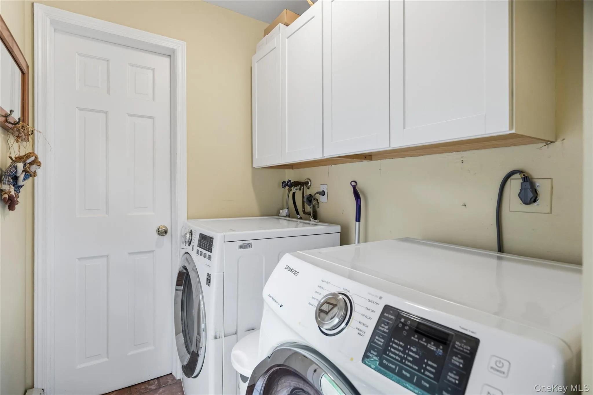 11 Edison Drive, Huntington, NY, 4 Bedrooms Bedrooms, 8 Rooms Rooms,2 BathroomsBathrooms,Residential,For Rent,Edison,0,1008902 11 Edison Drive, Huntington, NY, 4 Bedrooms Bedrooms, 8 Rooms Rooms,2 BathroomsBathrooms,Residential,For Rent,Edison,0,1008902
