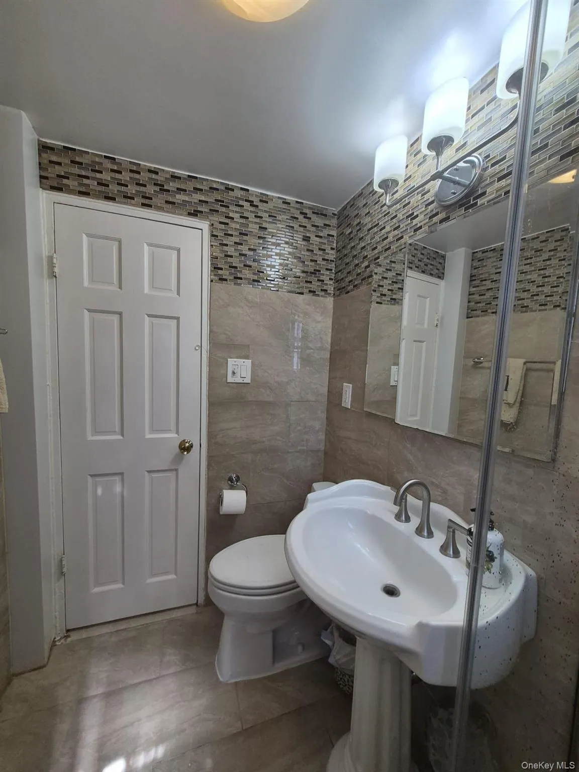 118-66 Metropolitan, New York, NY, 2 Bedrooms Bedrooms, 5 Rooms Rooms,1 BathroomBathrooms,Residential,For Rent,Metropolitan,0,1008904 118-66 Metropolitan, New York, NY, 2 Bedrooms Bedrooms, 5 Rooms Rooms,1 BathroomBathrooms,Residential,For Rent,Metropolitan,0,1008904