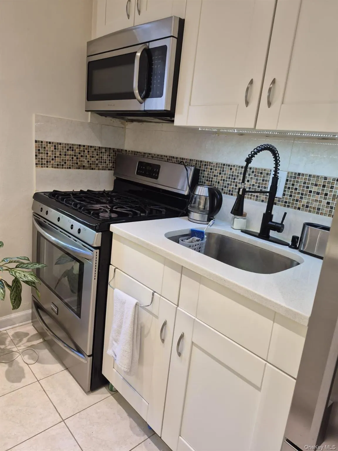118-66 Metropolitan, New York, NY, 2 Bedrooms Bedrooms, 5 Rooms Rooms,1 BathroomBathrooms,Residential,For Rent,Metropolitan,0,1008904 118-66 Metropolitan, New York, NY, 2 Bedrooms Bedrooms, 5 Rooms Rooms,1 BathroomBathrooms,Residential,For Rent,Metropolitan,0,1008904