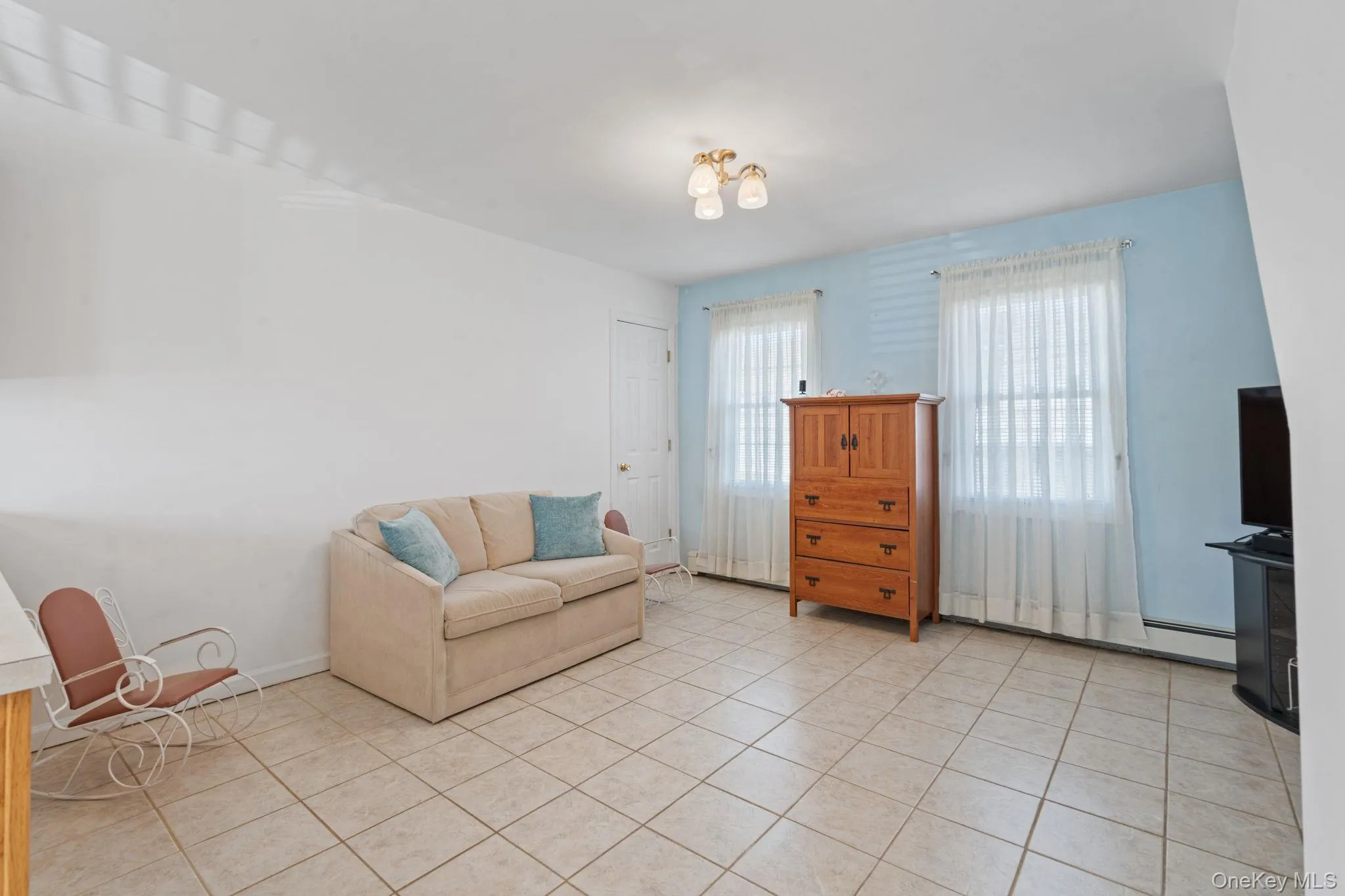 Spacious family area with great natural lighting from windows Spacious family area with great natural lighting from windows